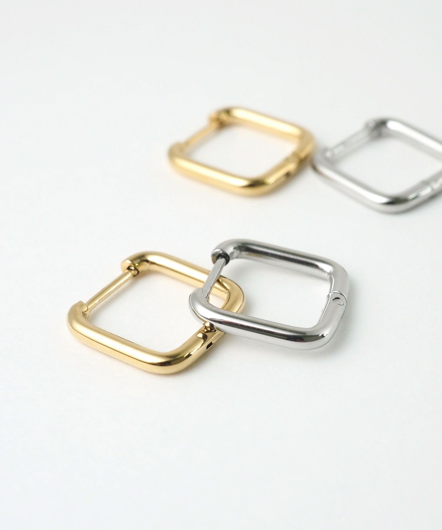 スクエアスリムワンタッチステンレスピアス【MUK lucenzio】