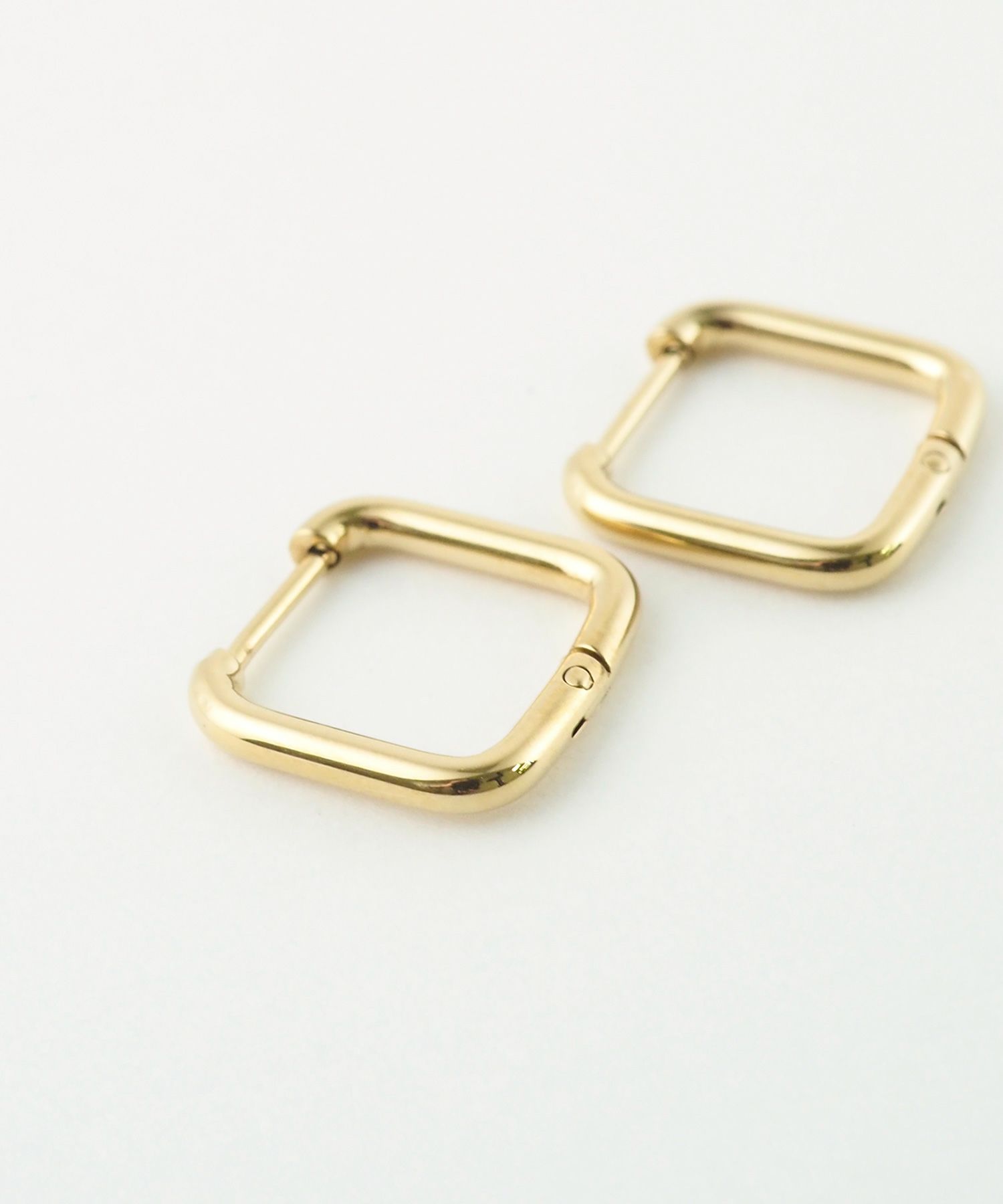 スクエアスリムワンタッチステンレスピアス【MUK lucenzio】