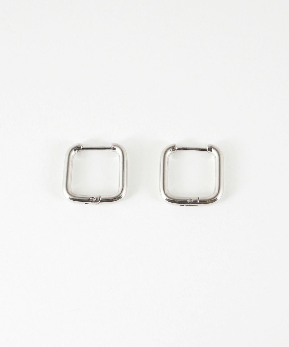 スクエアスリムワンタッチステンレスピアス【MUK lucenzio】