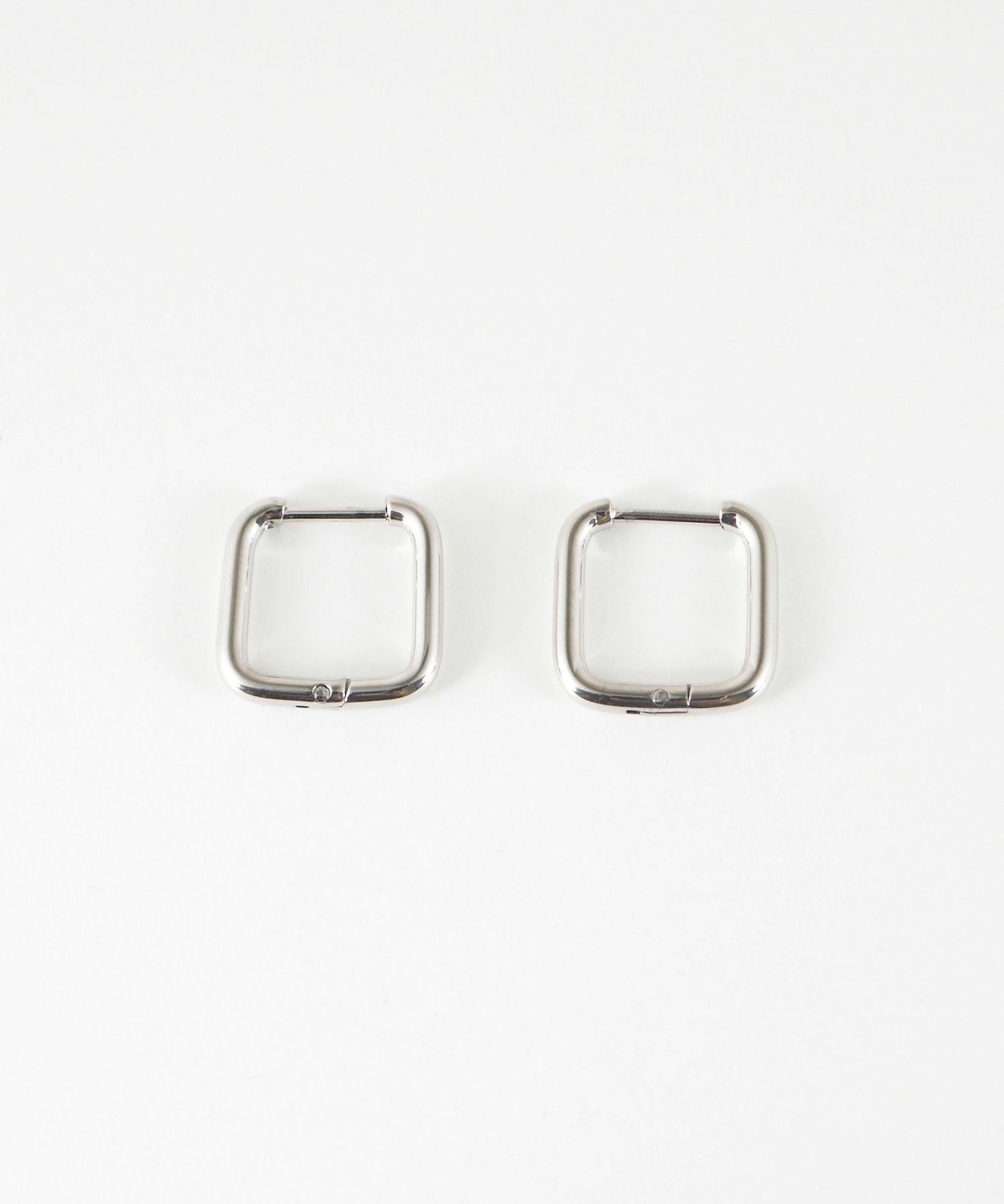 スクエアスリムワンタッチステンレスピアス【MUK lucenzio】