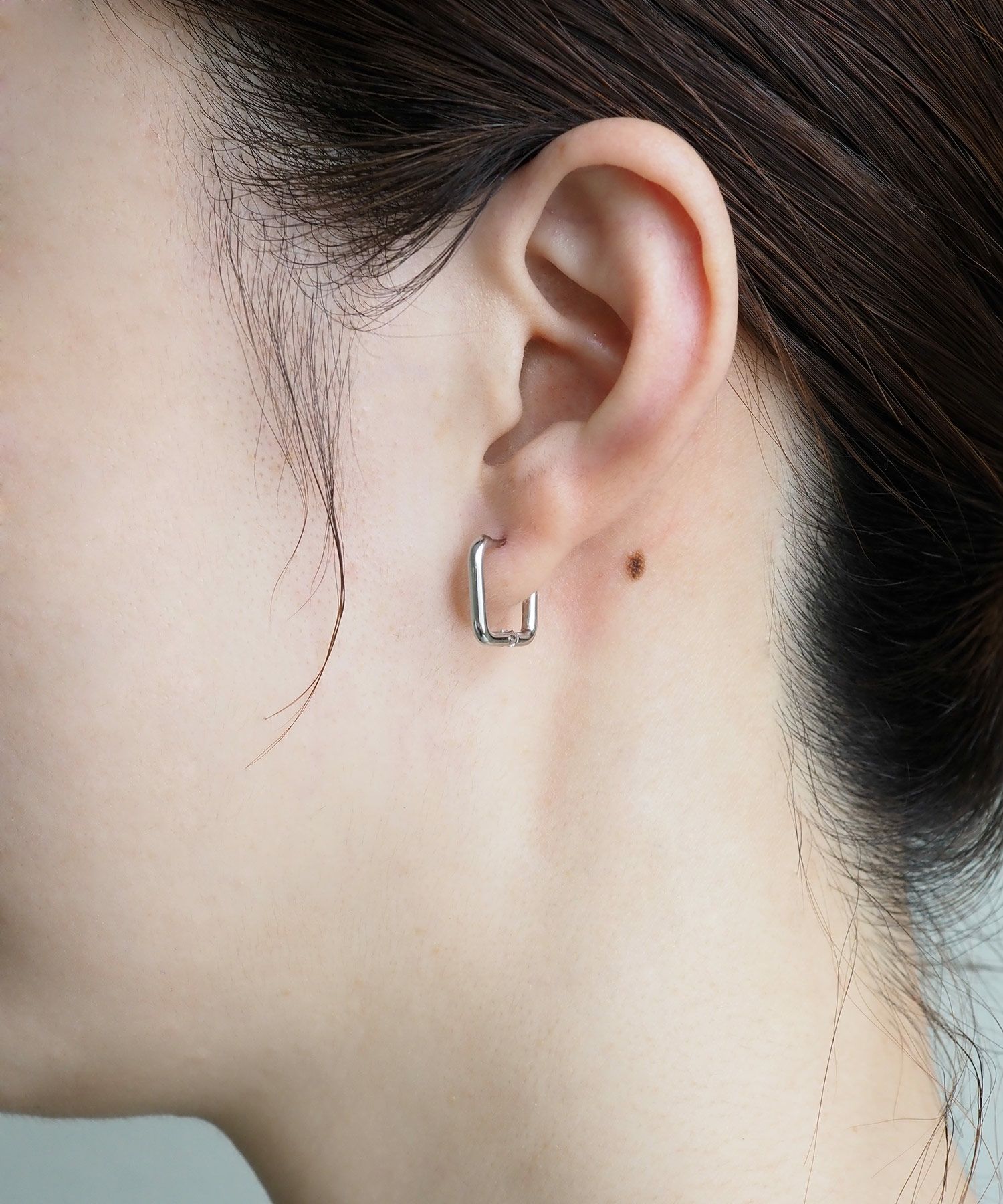 スクエアスリムワンタッチステンレスピアス【MUK lucenzio】