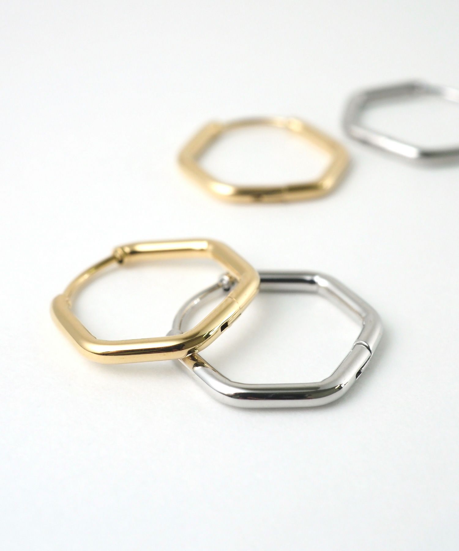 ヘキサゴンワンタッチステンレスピアス【MUK lucenzio】