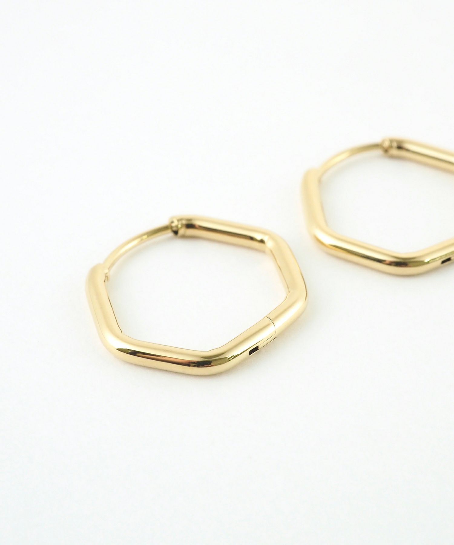 ヘキサゴンワンタッチステンレスピアス【MUK lucenzio】