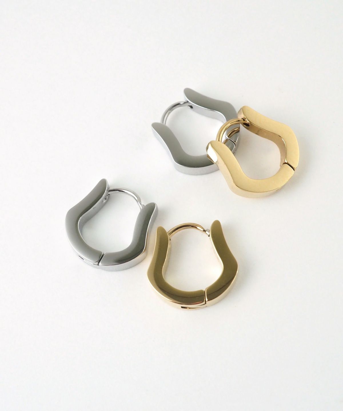 ホースシューワンタッチステンレスピアス【MUK lucenzio】