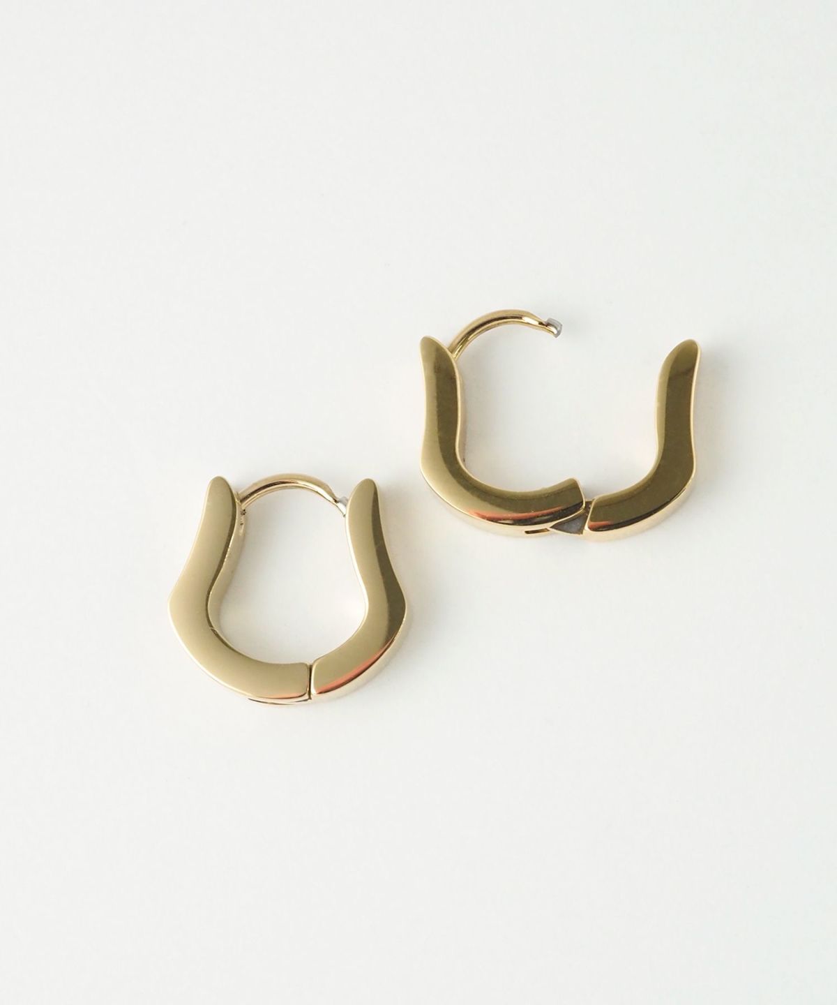 ホースシューワンタッチステンレスピアス【MUK lucenzio】