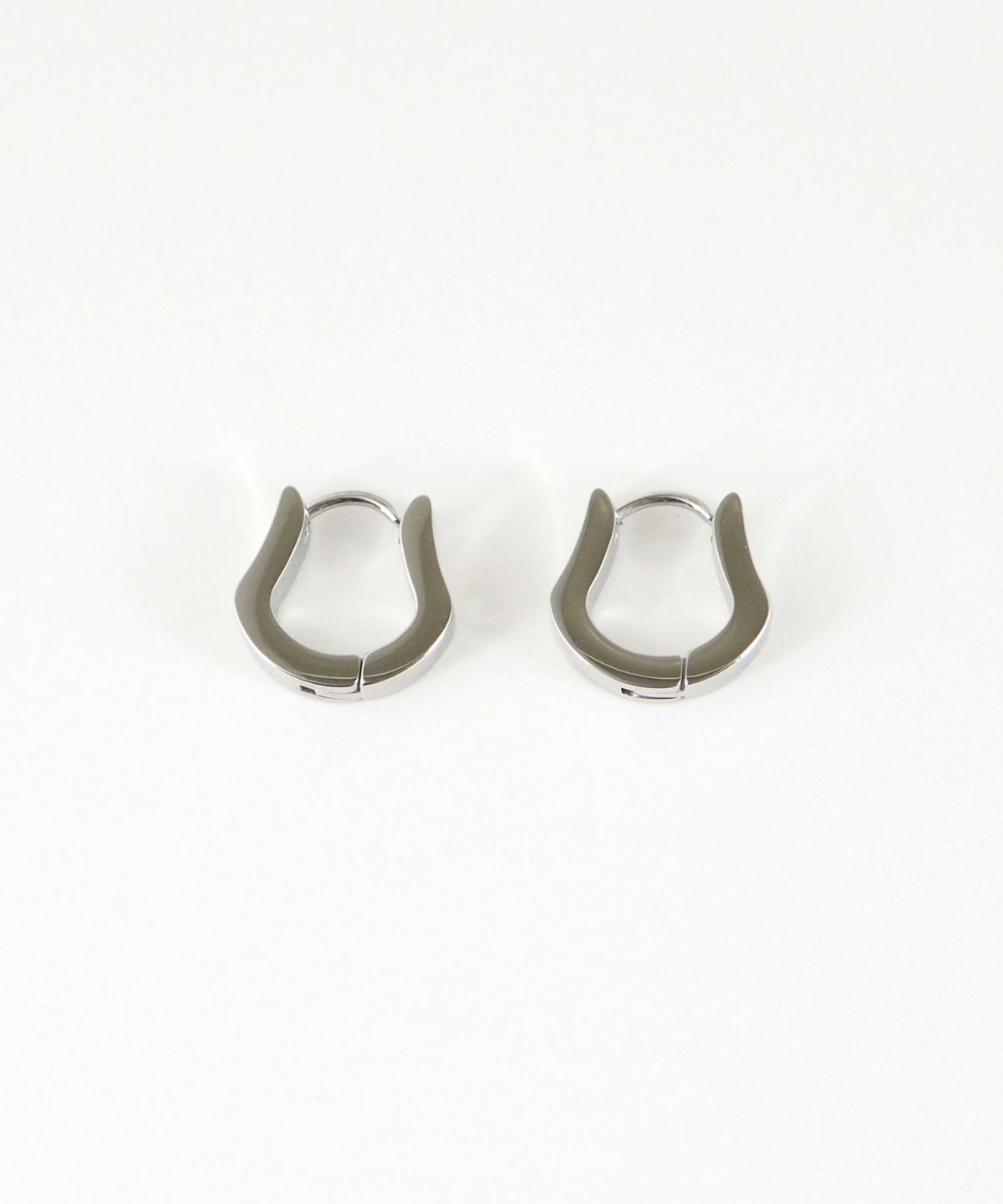 ホースシューワンタッチステンレスピアス【MUK lucenzio】