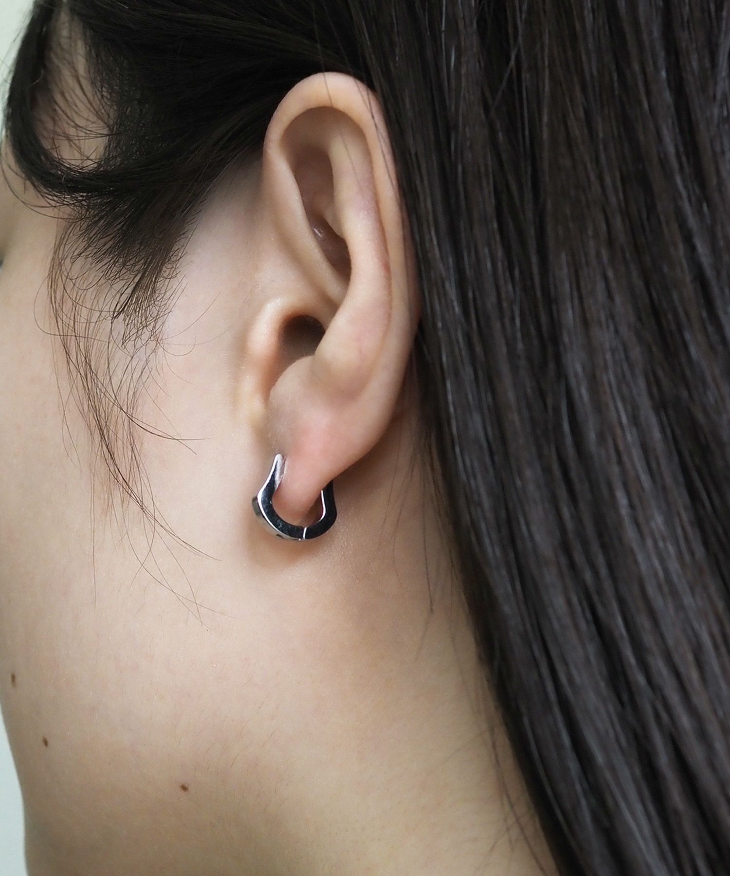 ホースシューワンタッチステンレスピアス【MUK lucenzio】