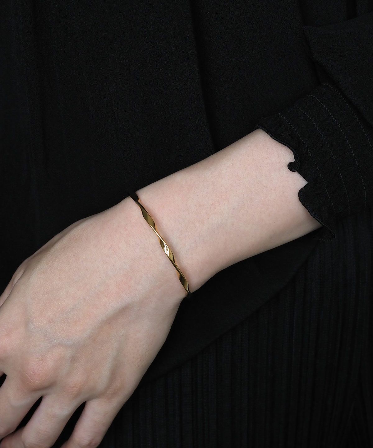 ツイストステンレスバングル【Zoule】