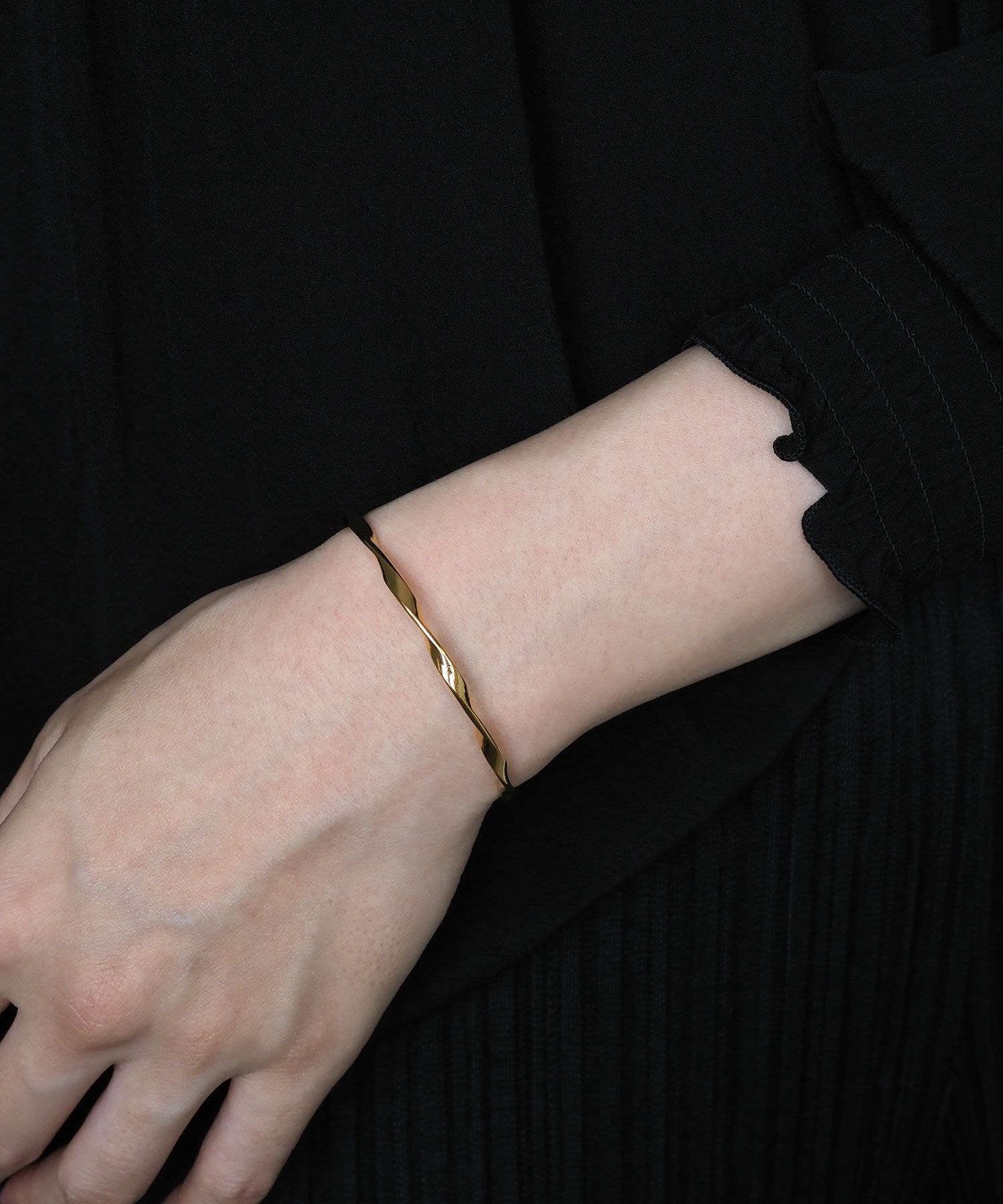 ツイストステンレスバングル【Zoule】