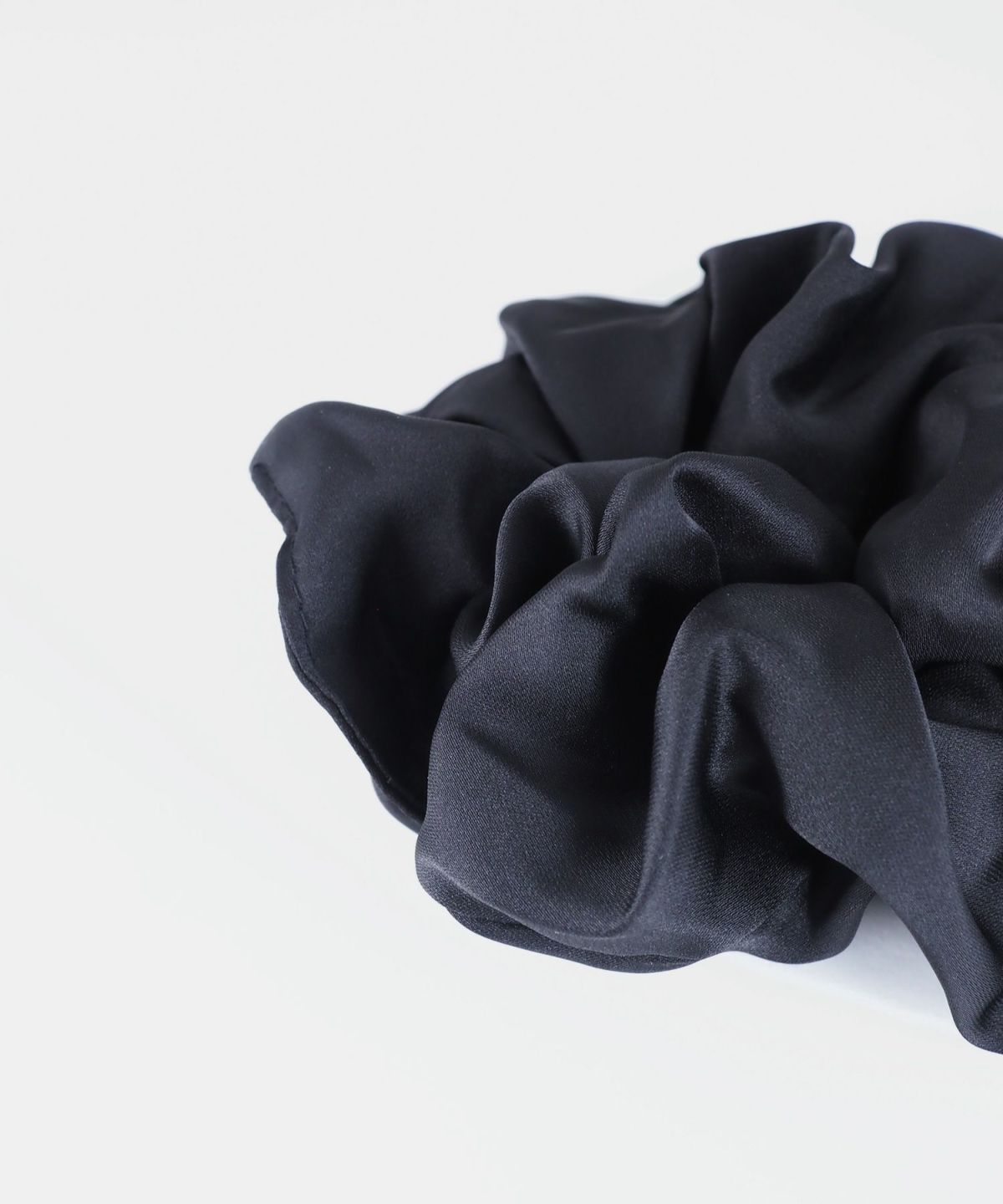 シンプルサテンシュシュ