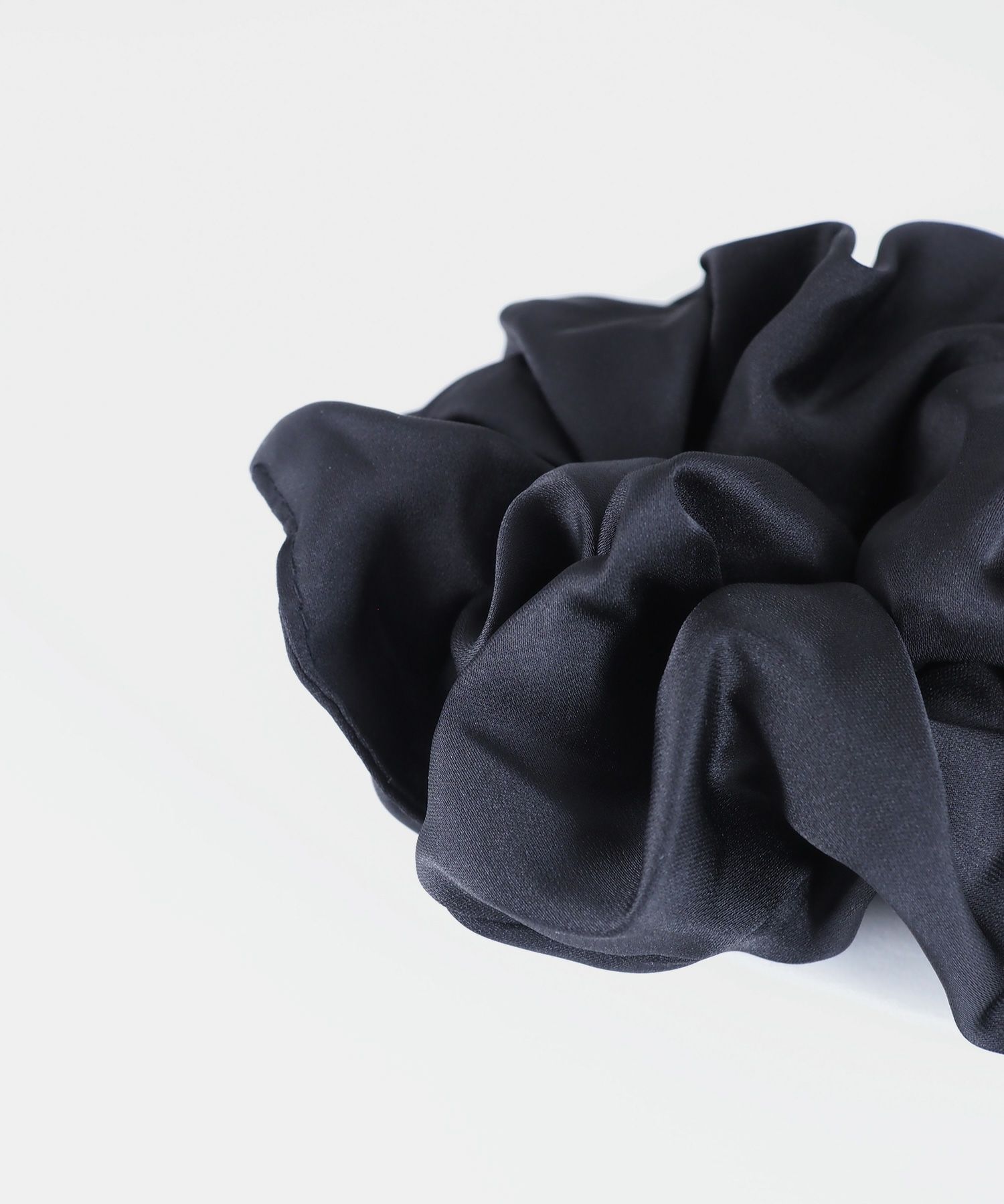 シンプルサテンシュシュ