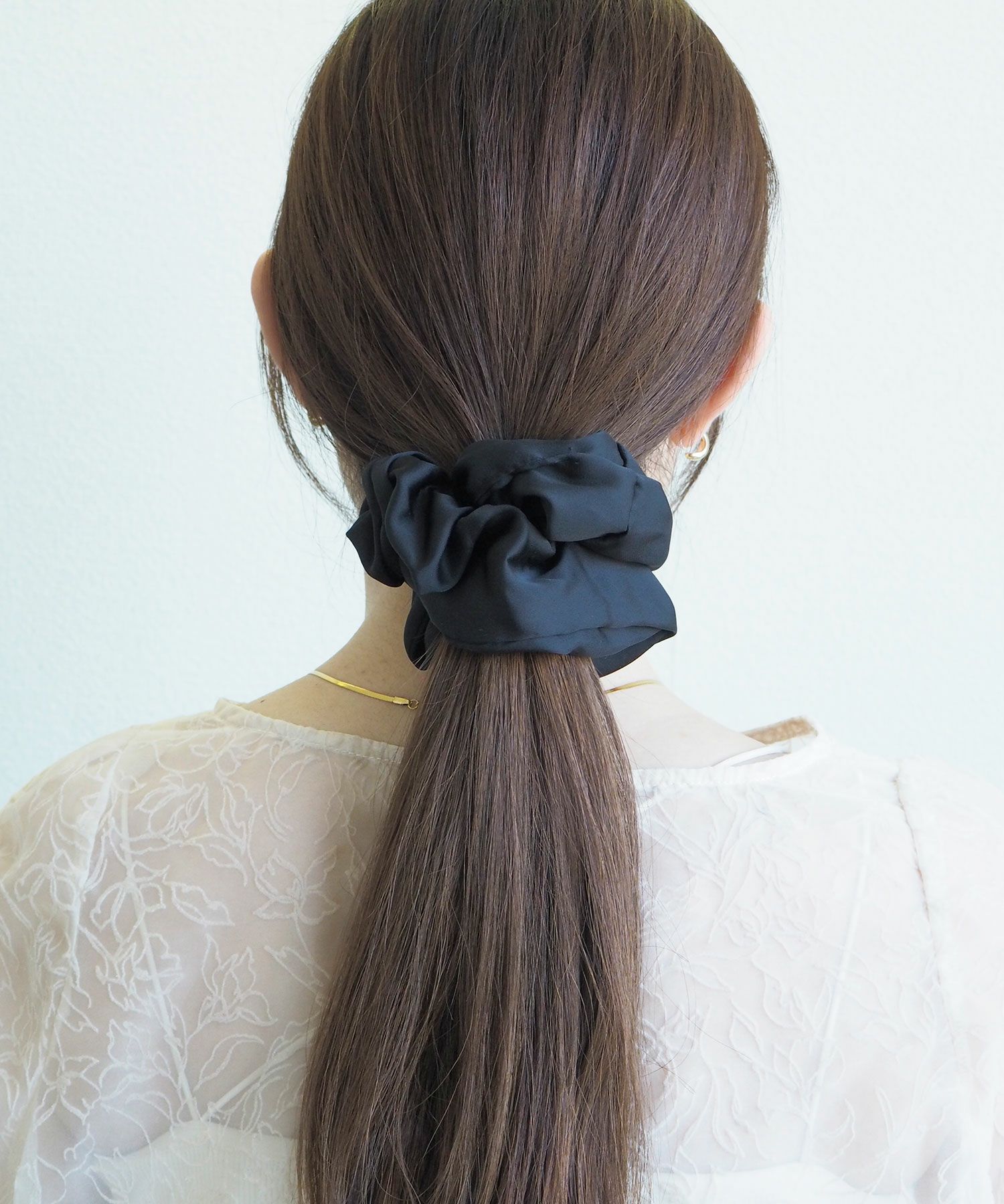 シンプルサテンシュシュ