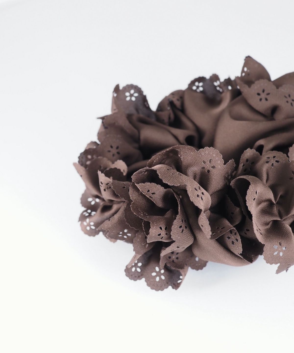 パンチングフリルシュシュ