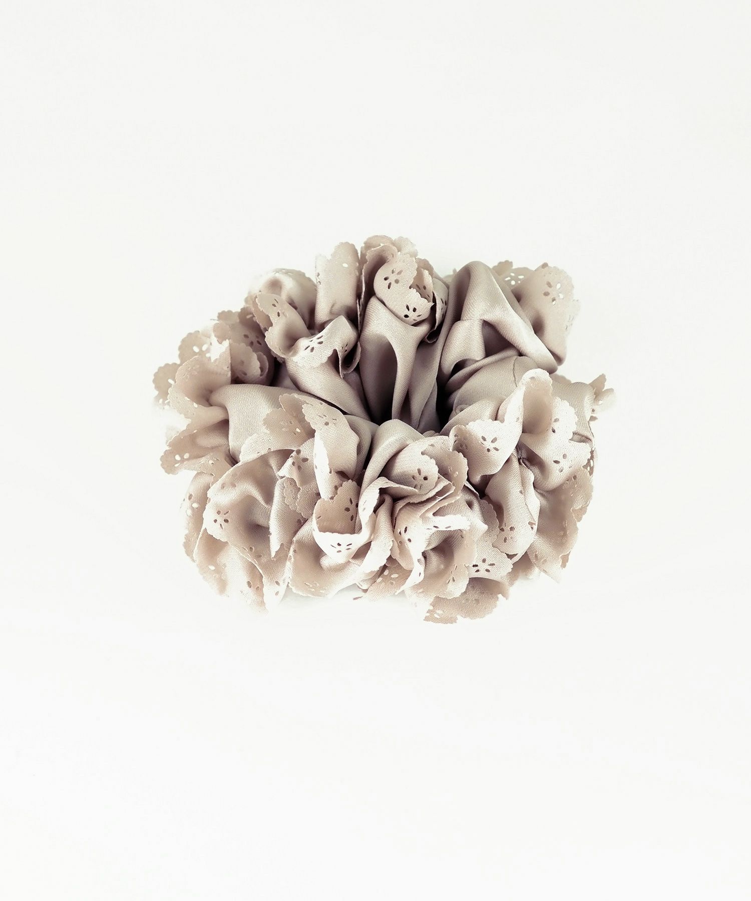 パンチングフリルシュシュ