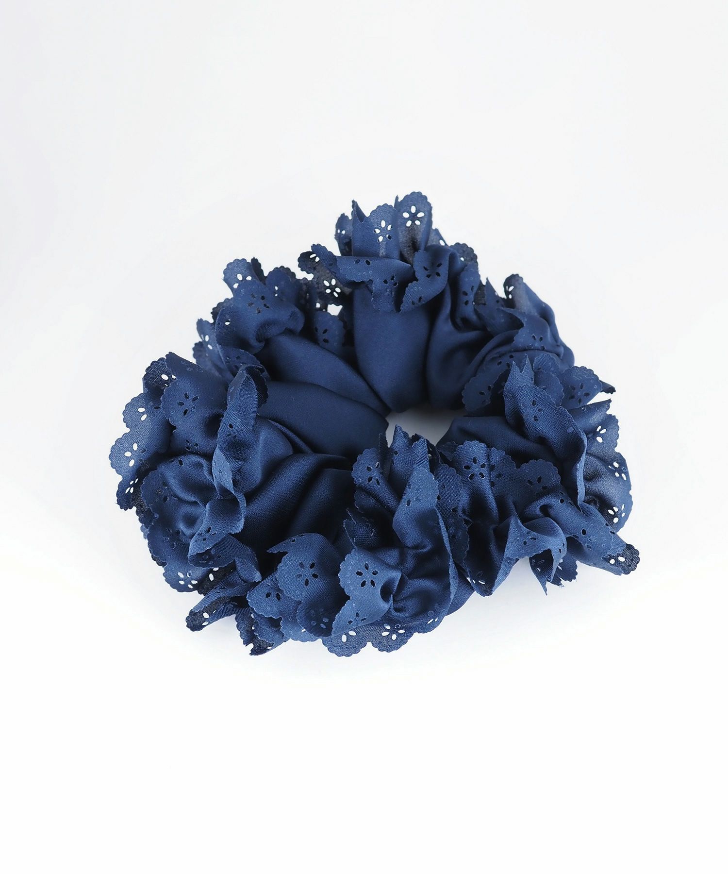 パンチングフリルシュシュ