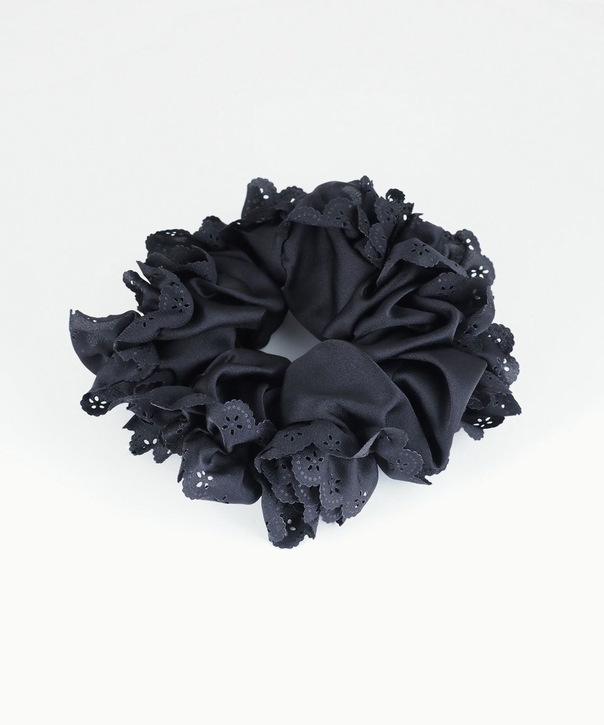 パンチングフリルシュシュ