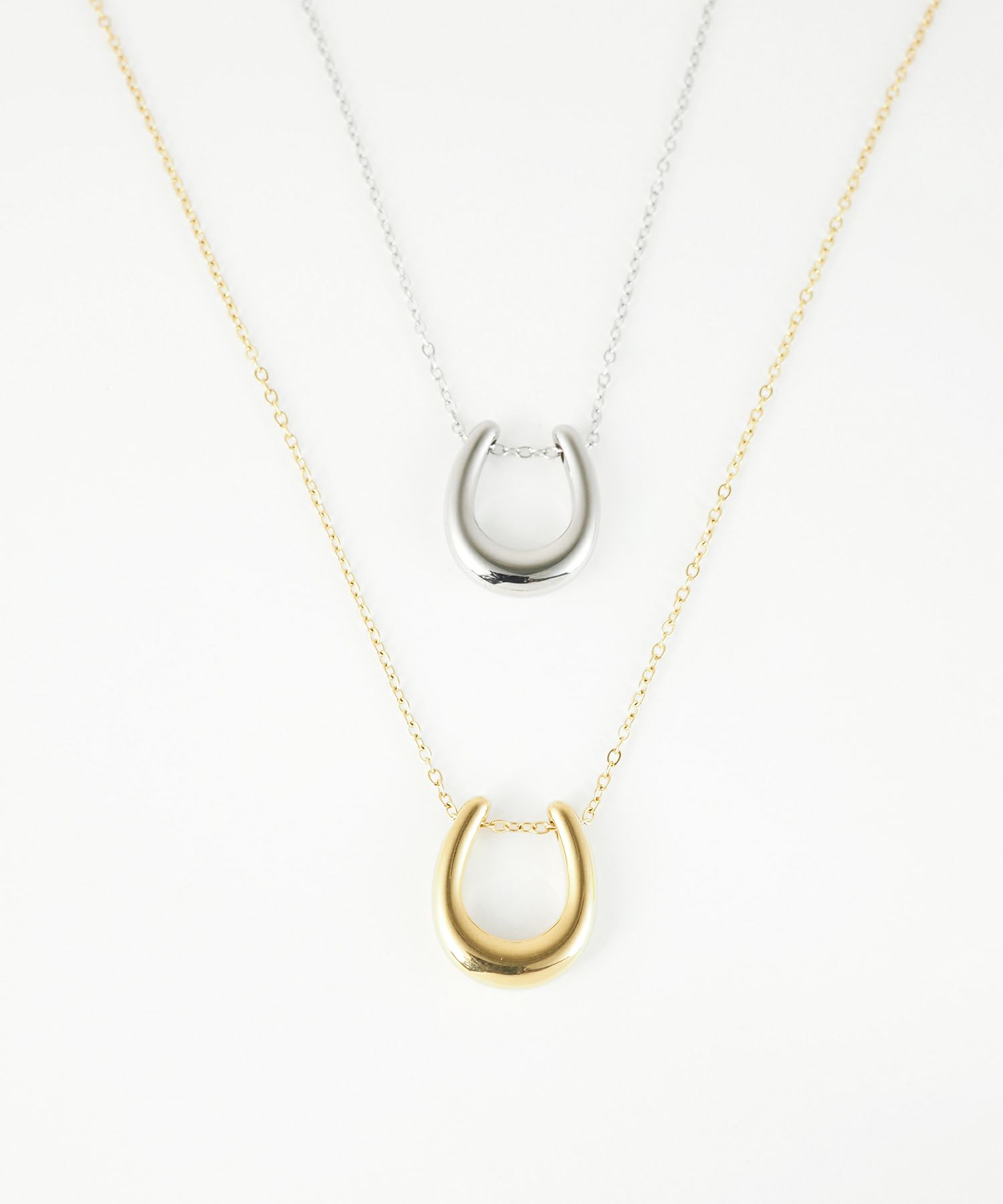 ホースシューステンレスネックレス