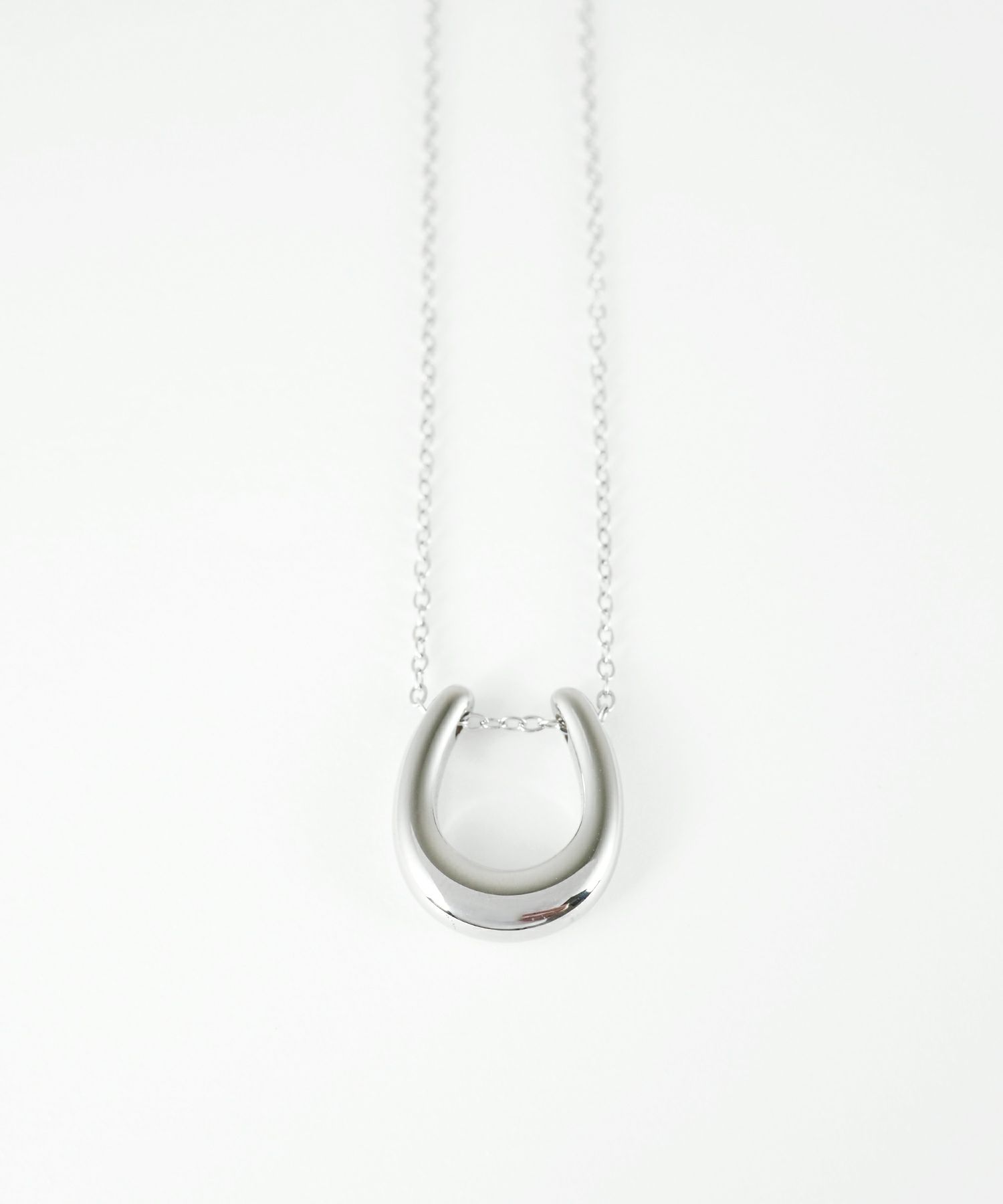 ホースシューステンレスネックレス