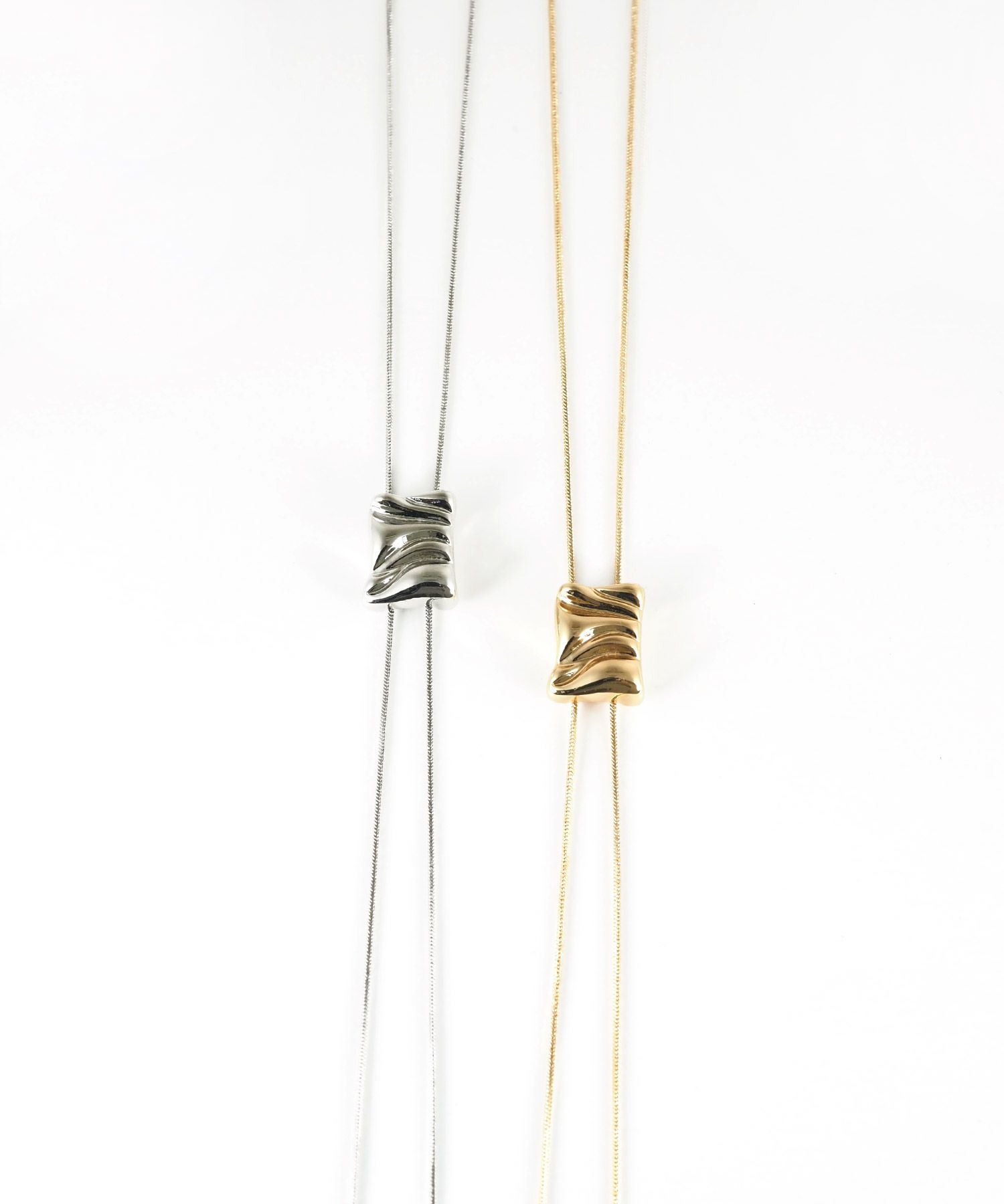 ニュアンスプレートループタイネックレス