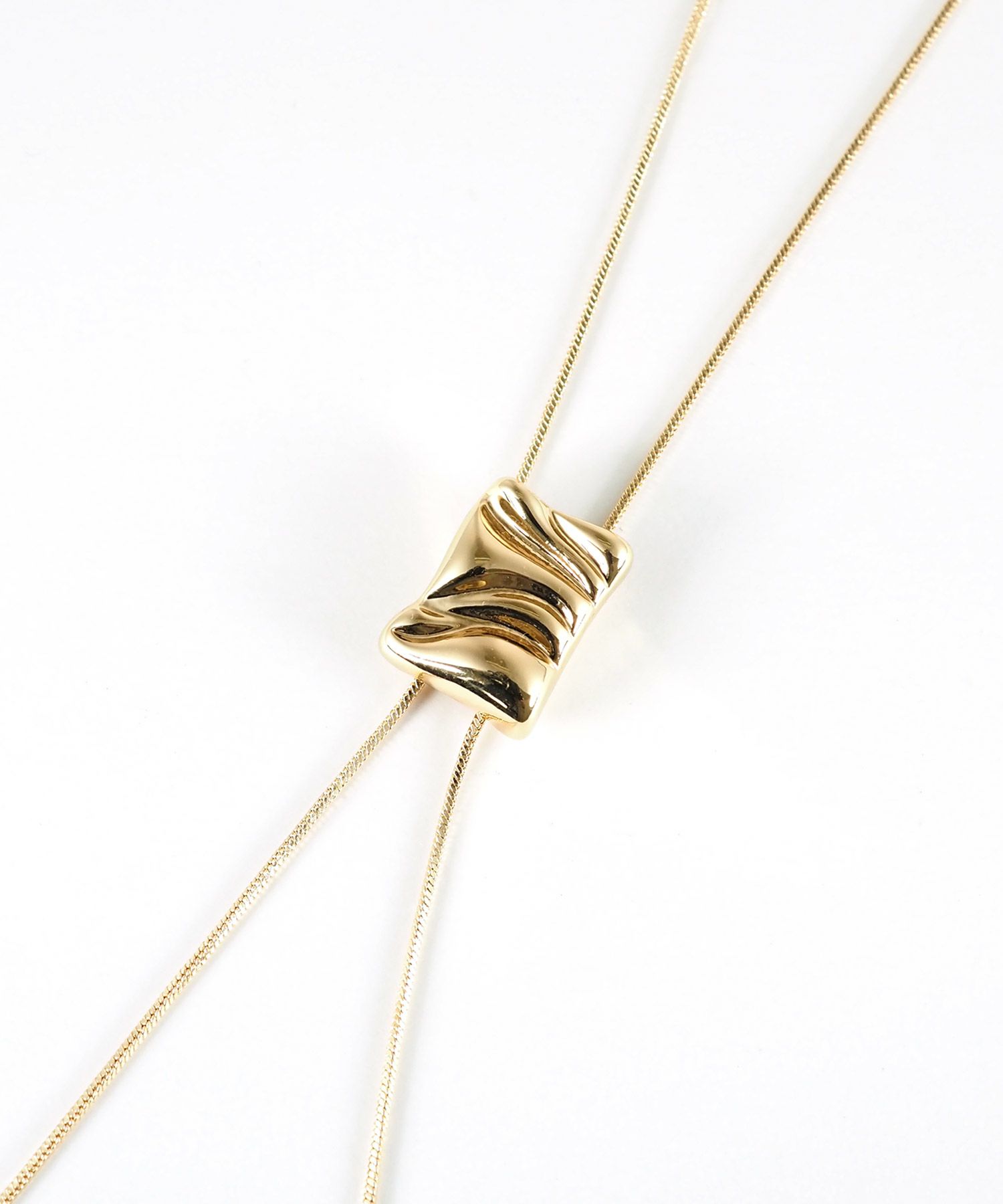 ニュアンスプレートループタイネックレス