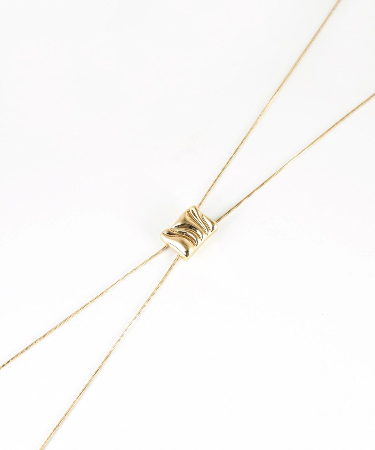 ニュアンスプレートループタイネックレス