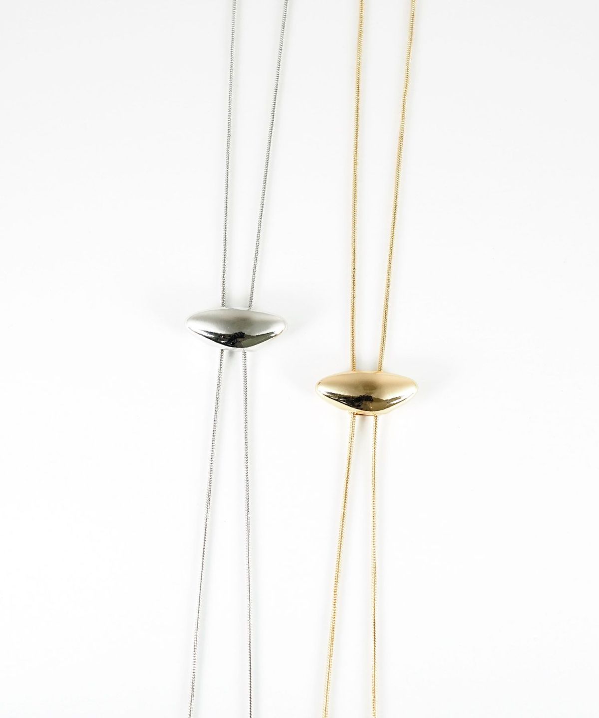 トライアングルループタイネックレス