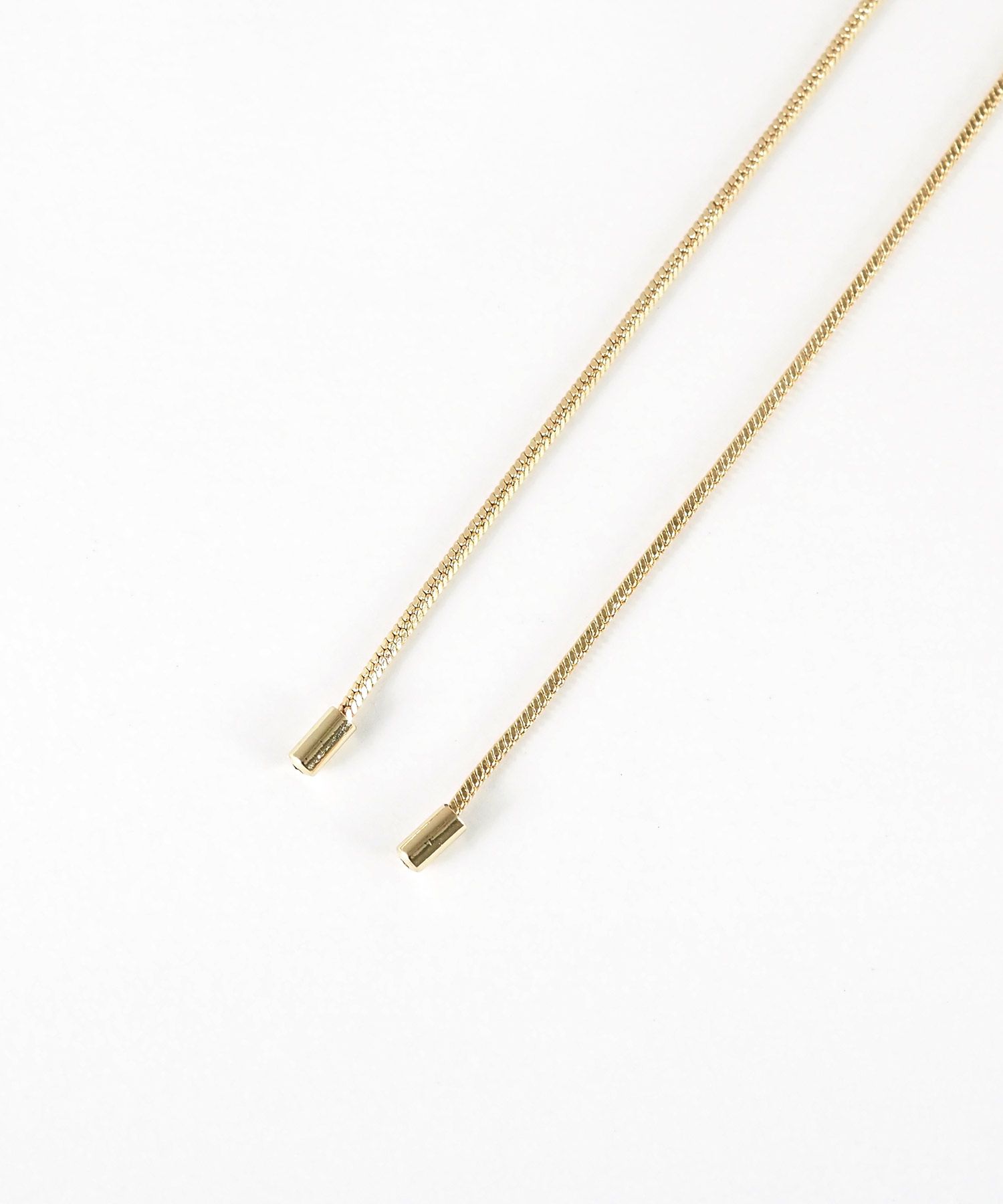 トライアングルループタイネックレス