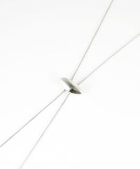 トライアングルループタイネックレス