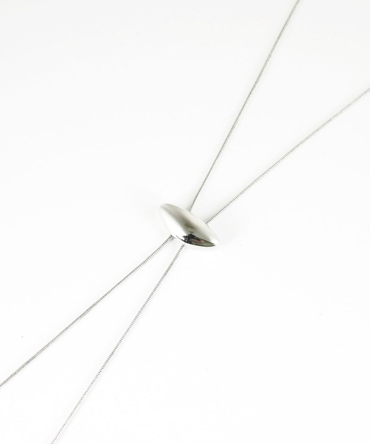 トライアングルループタイネックレス