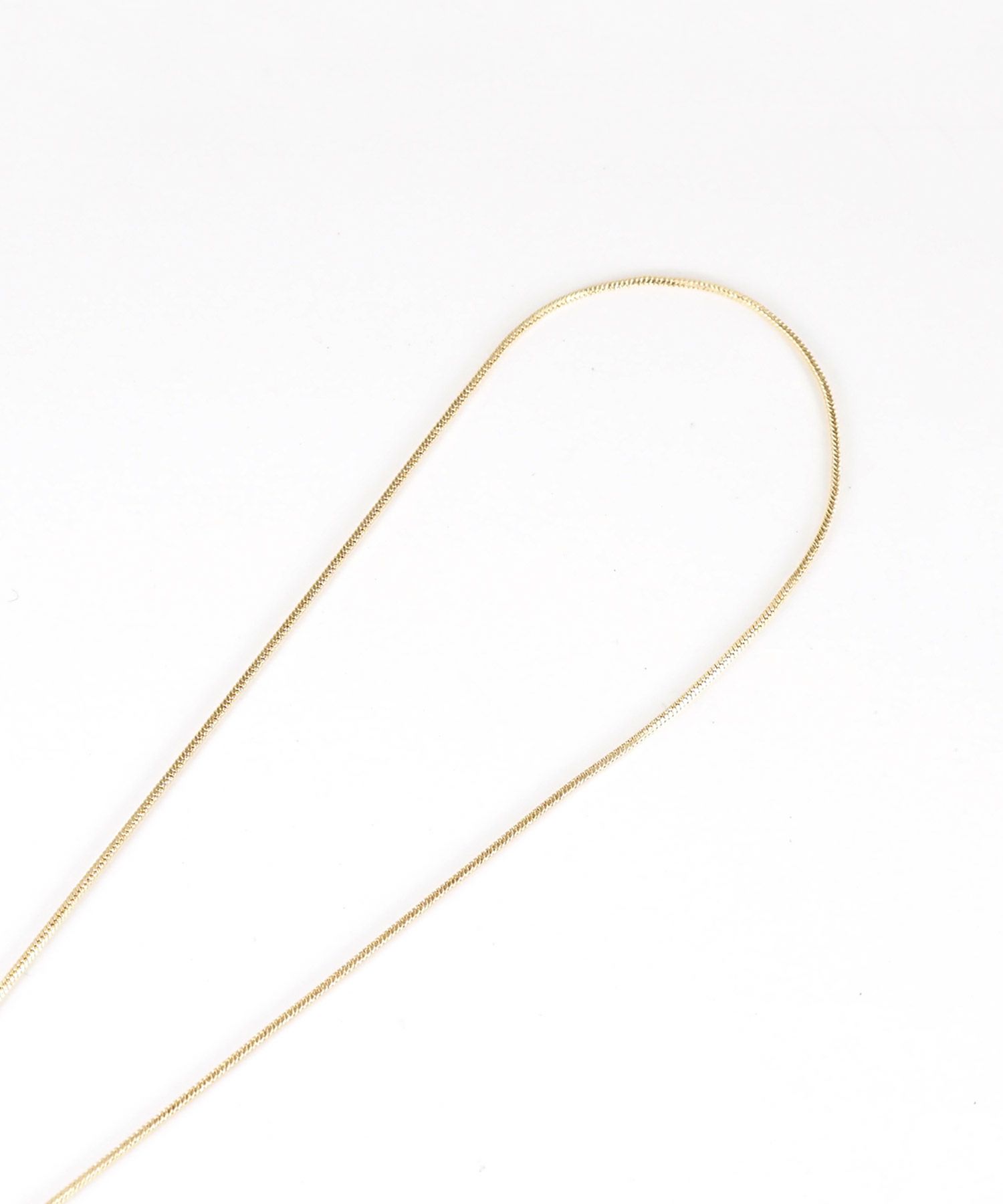 クレセントループタイネックレス