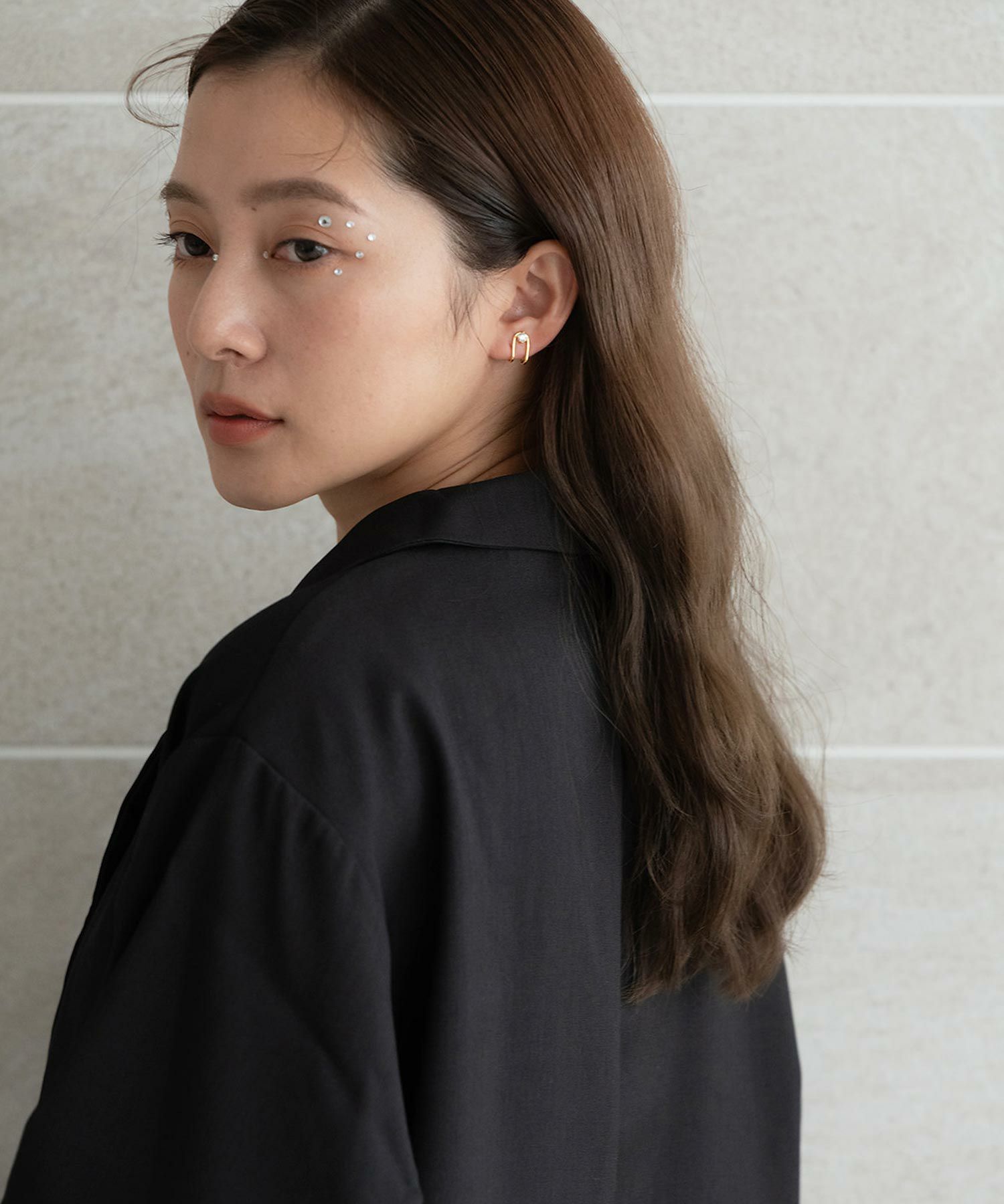 Uシェイプラウンドメタルイヤリング