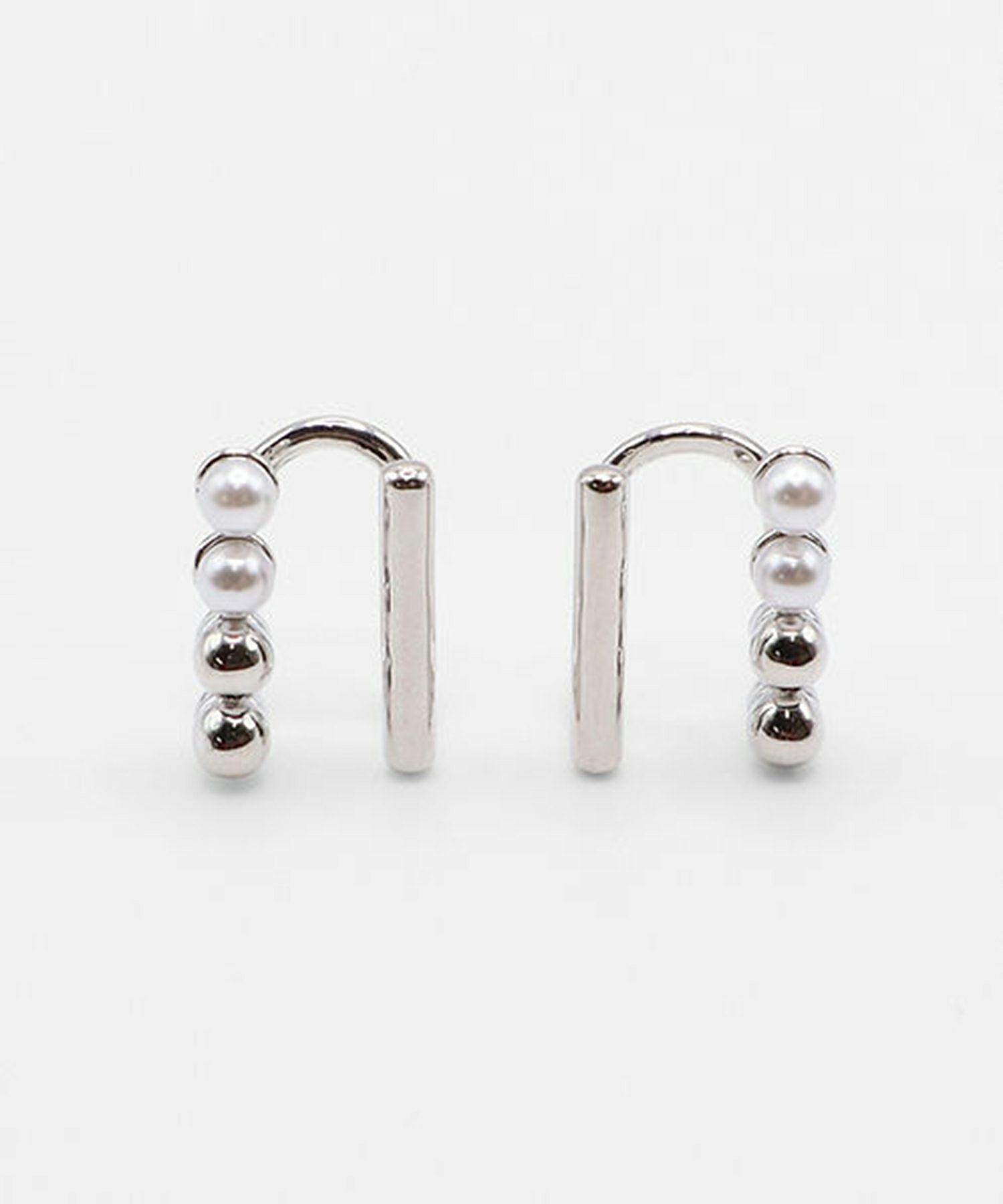 パールラインラウンドメタルイヤリング