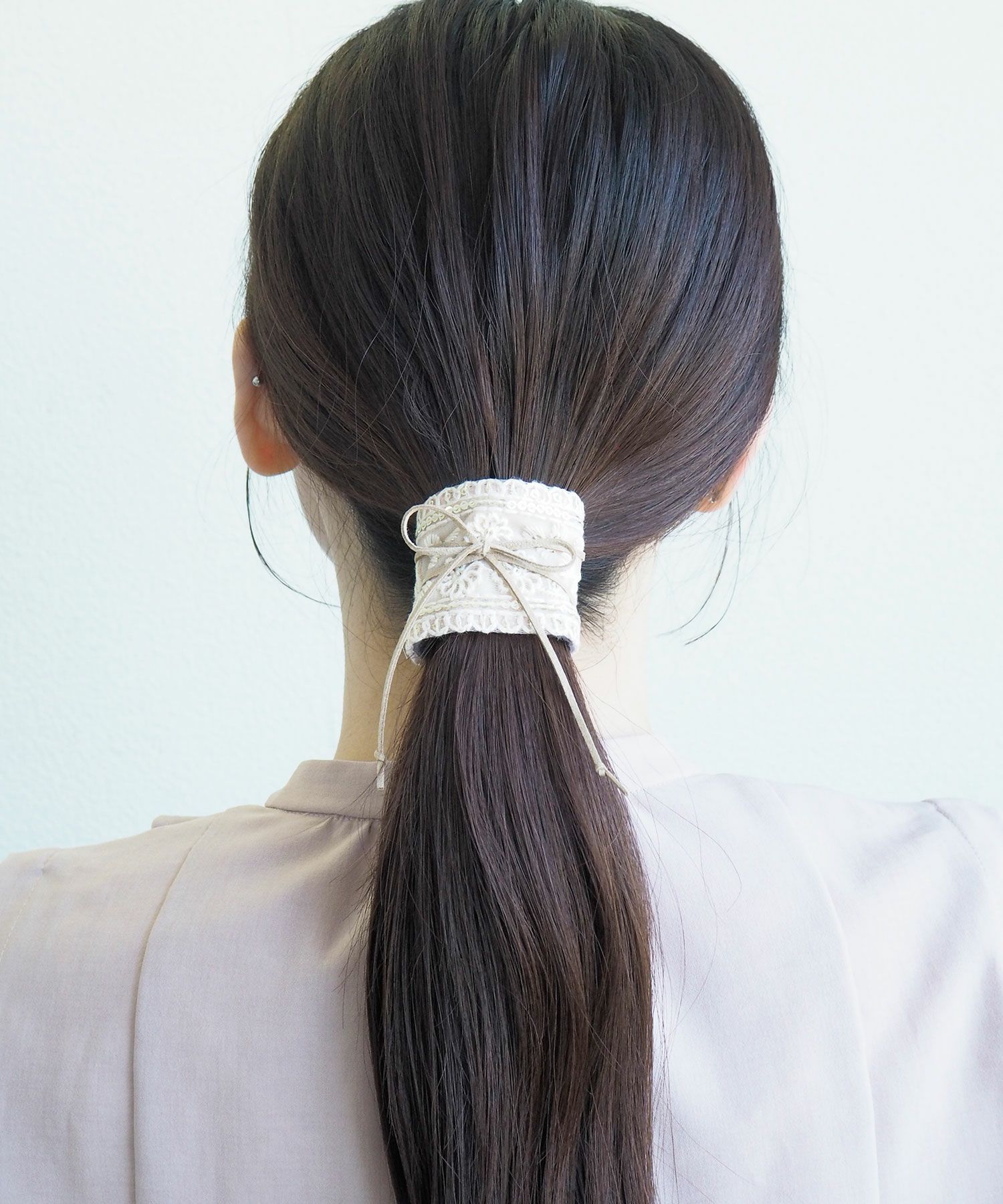 シークイン刺繍フラワーフック付きシュフィー【Zoule】