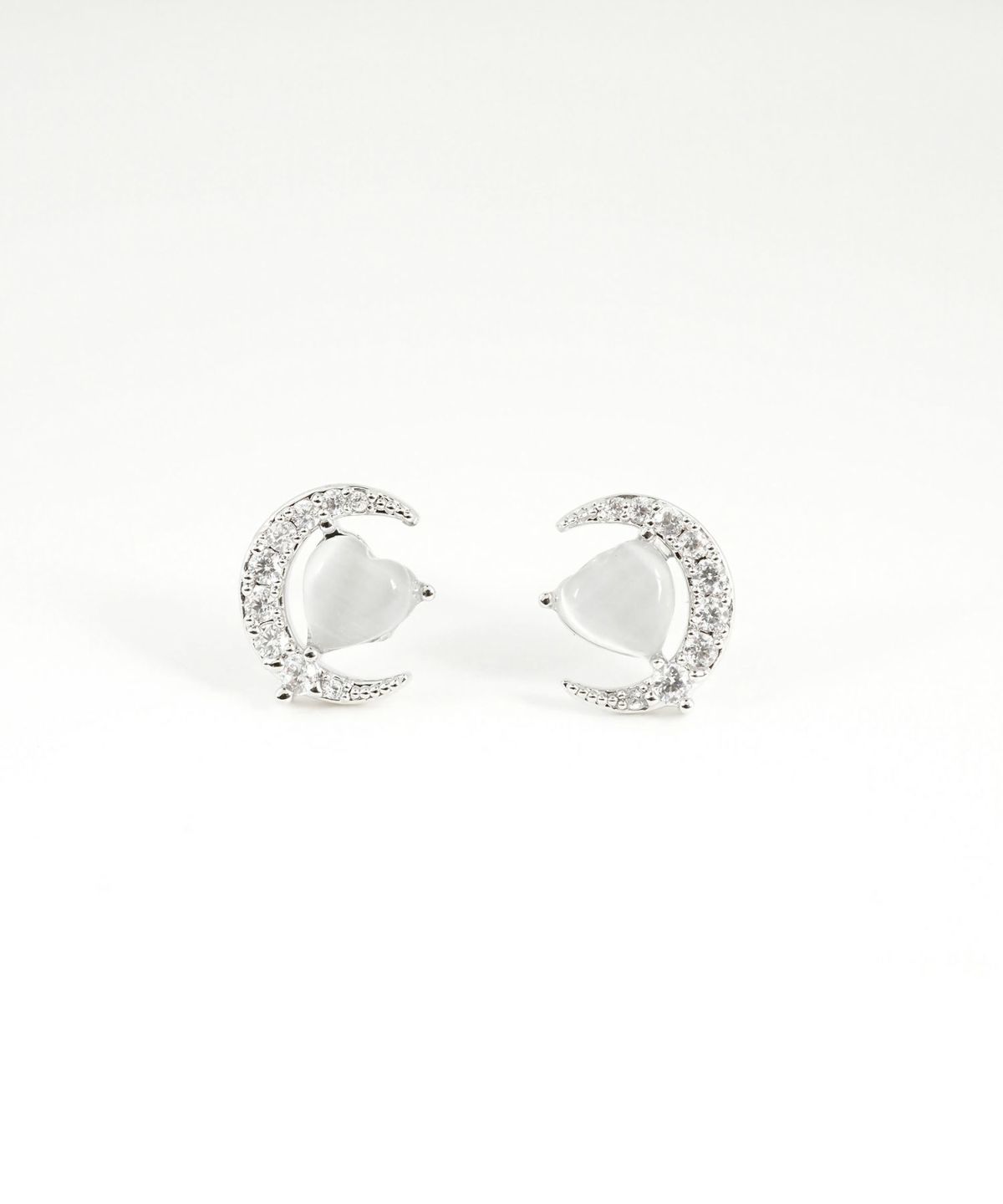 ハートムーンキャッツアイチタンポストピアス