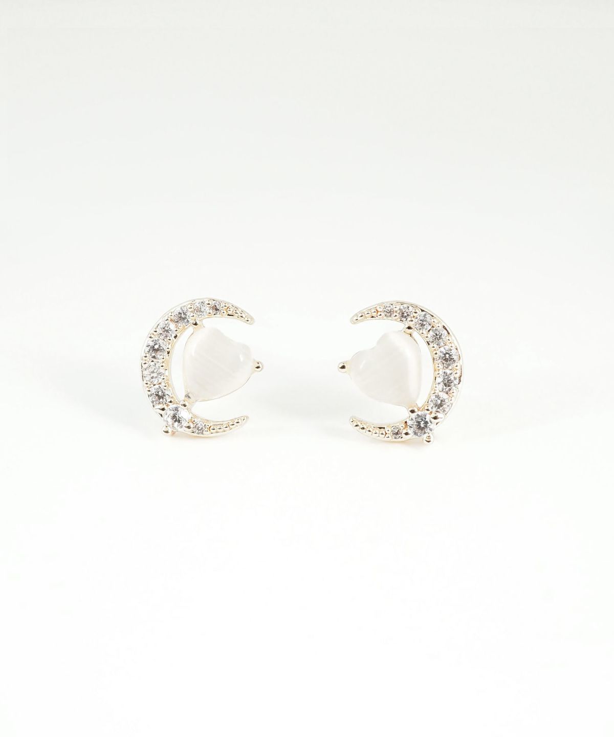 ハートムーンキャッツアイチタンポストピアス