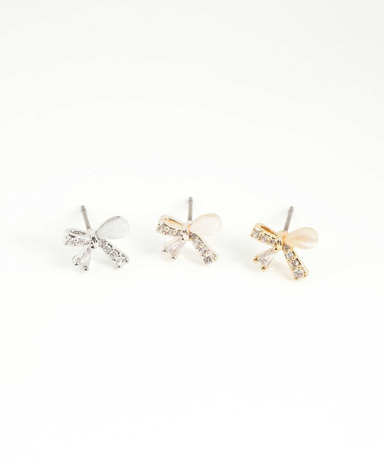 アシンメトリーリボンキャッツアイチタンポストピアス