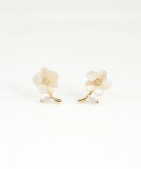 フラワーチャーミングキャッツアイチタンポストピアス