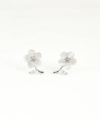 フラワーチャーミングキャッツアイチタンポストピアス