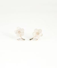 フラワーチャーミングキャッツアイチタンポストピアス