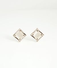 ニュアンススクエアキャッツアイチタンポストピアス