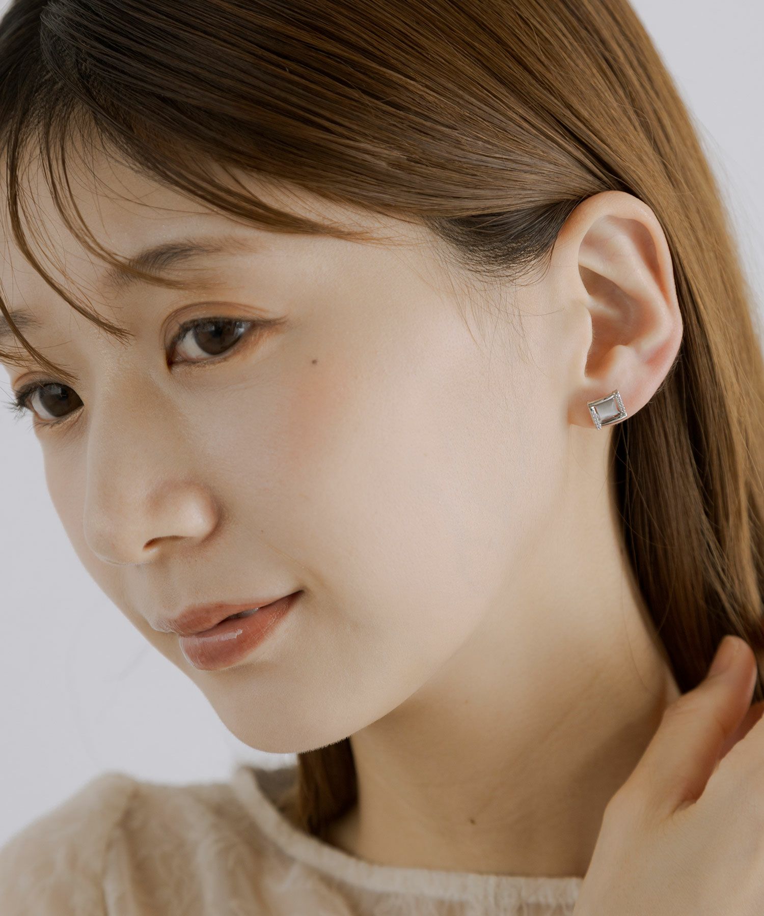 ニュアンススクエアキャッツアイチタンポストピアス