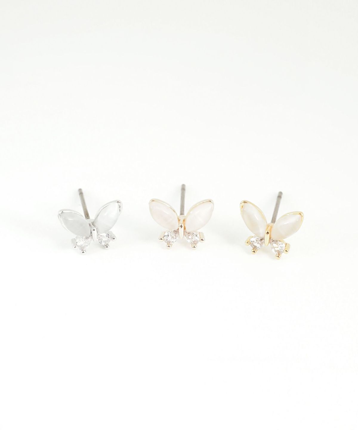 クラッシーバタフライキャッツアイチタンポストピアス