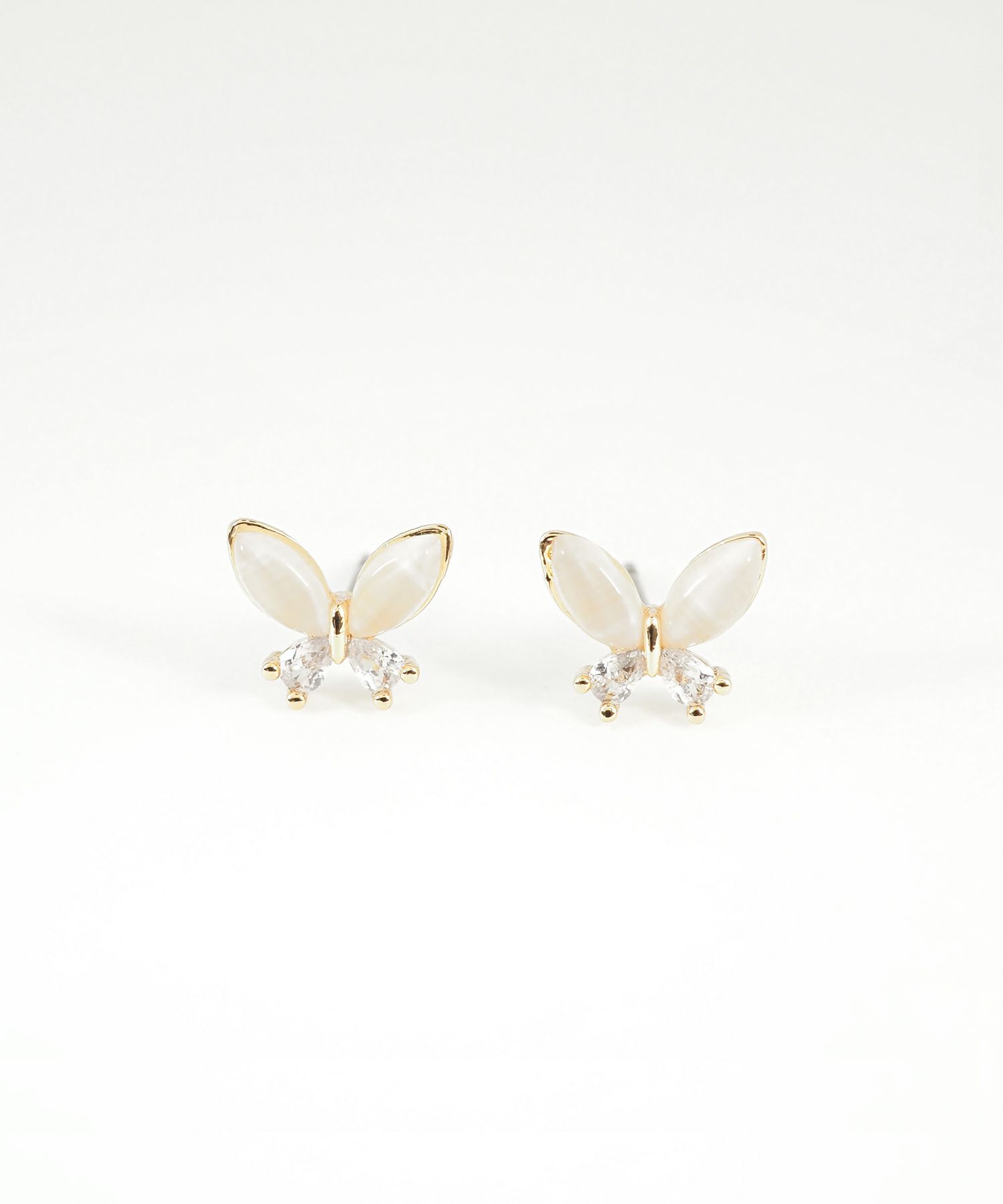 クラッシーバタフライキャッツアイチタンポストピアス