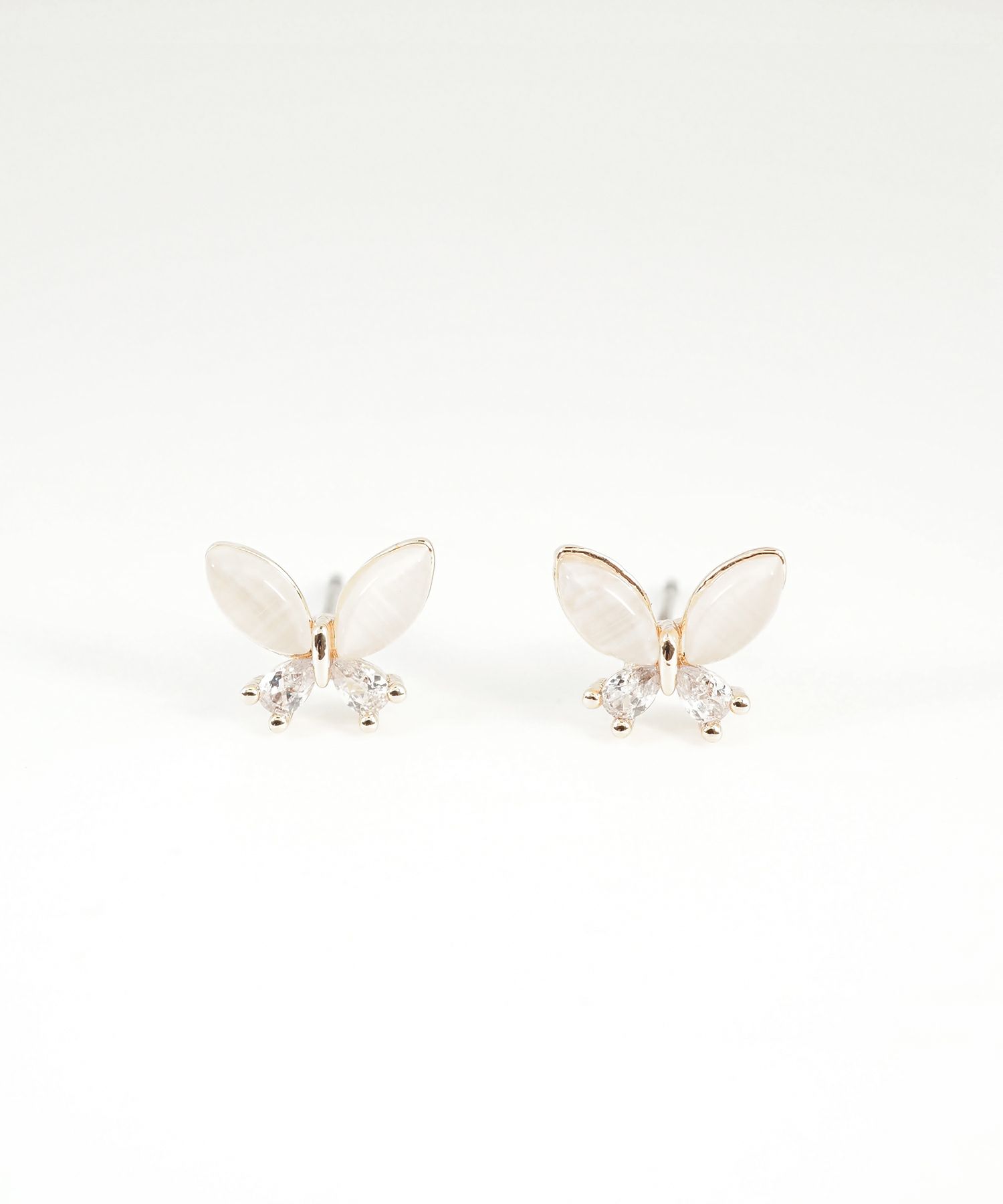 クラッシーバタフライキャッツアイチタンポストピアス