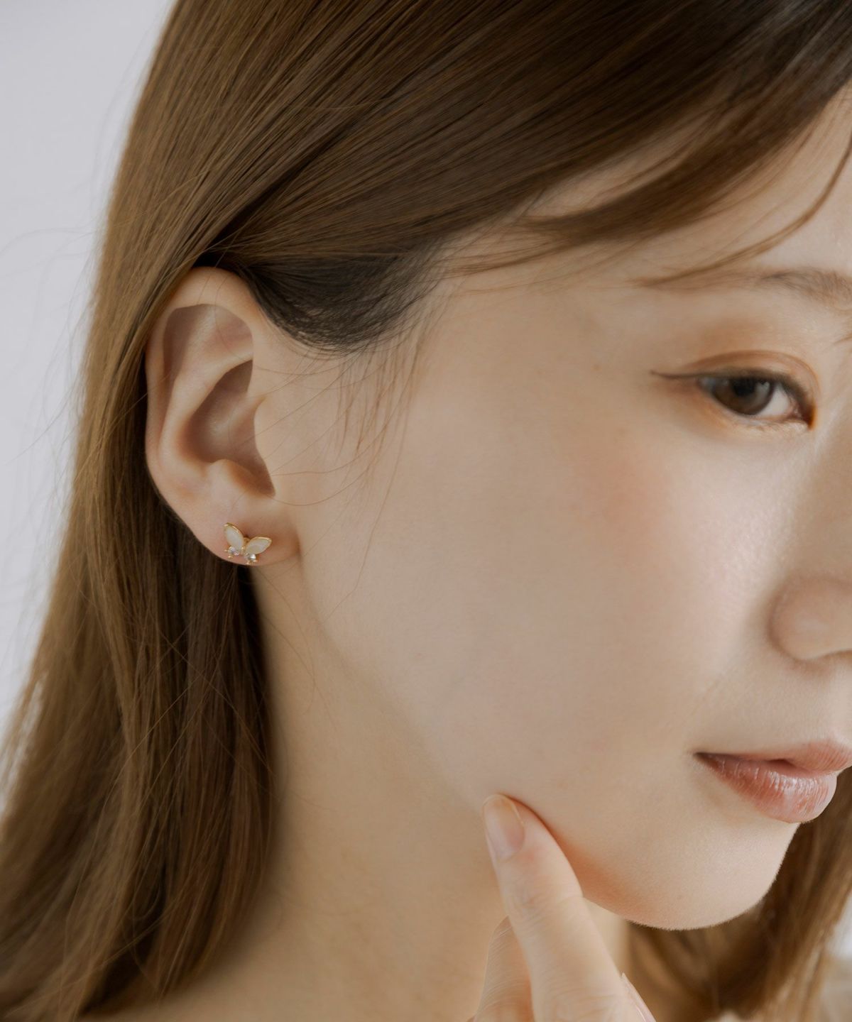 クラッシーバタフライキャッツアイチタンポストピアス