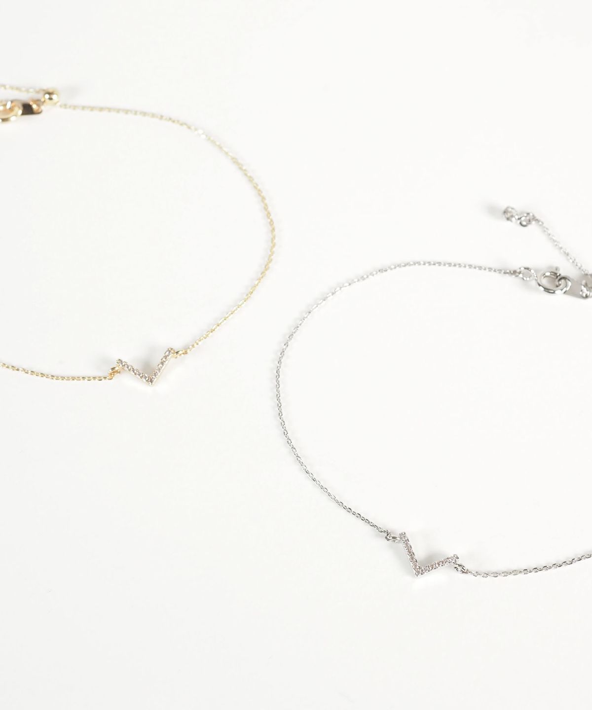 Vモチーフブレスレット