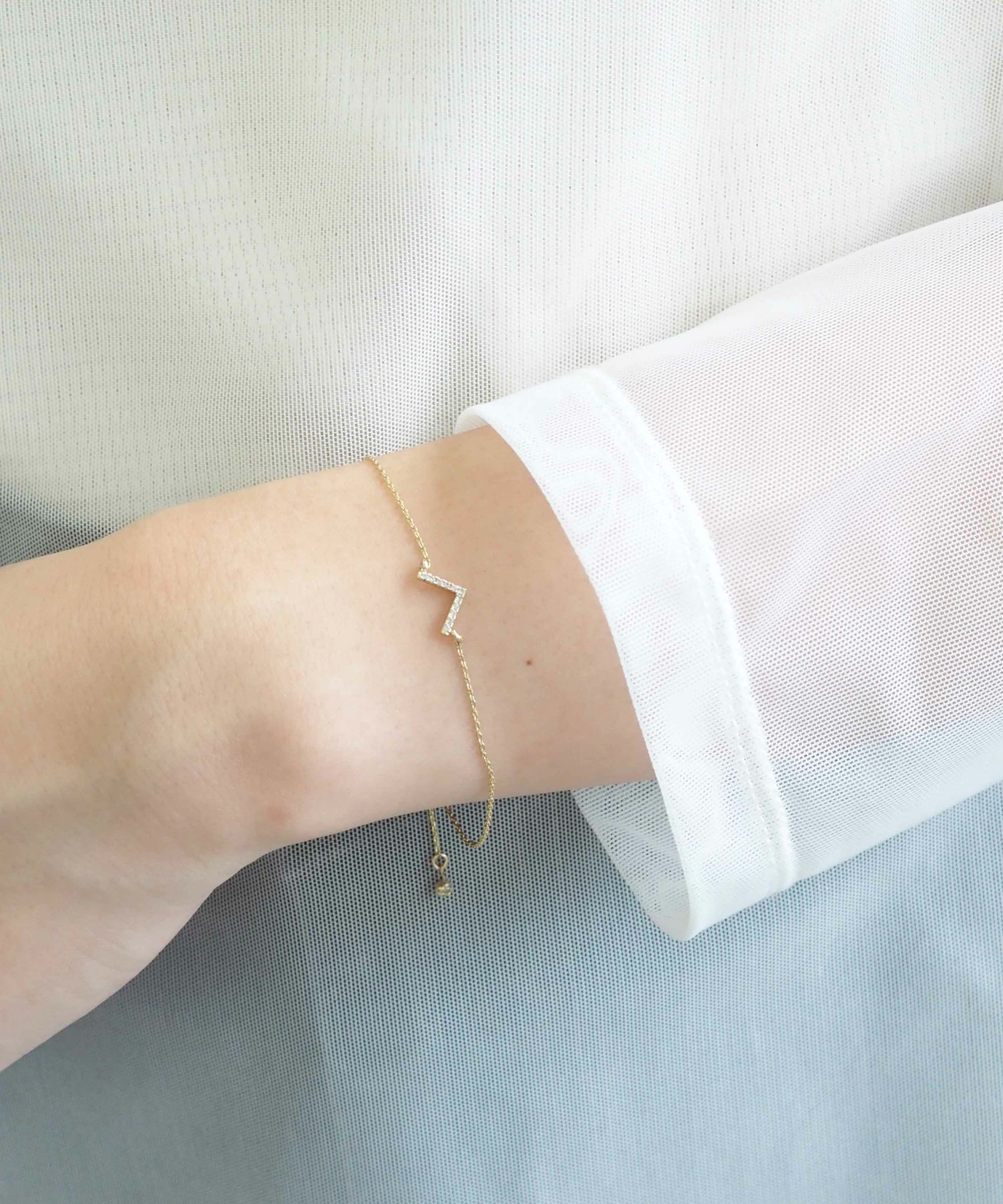 Vモチーフブレスレット