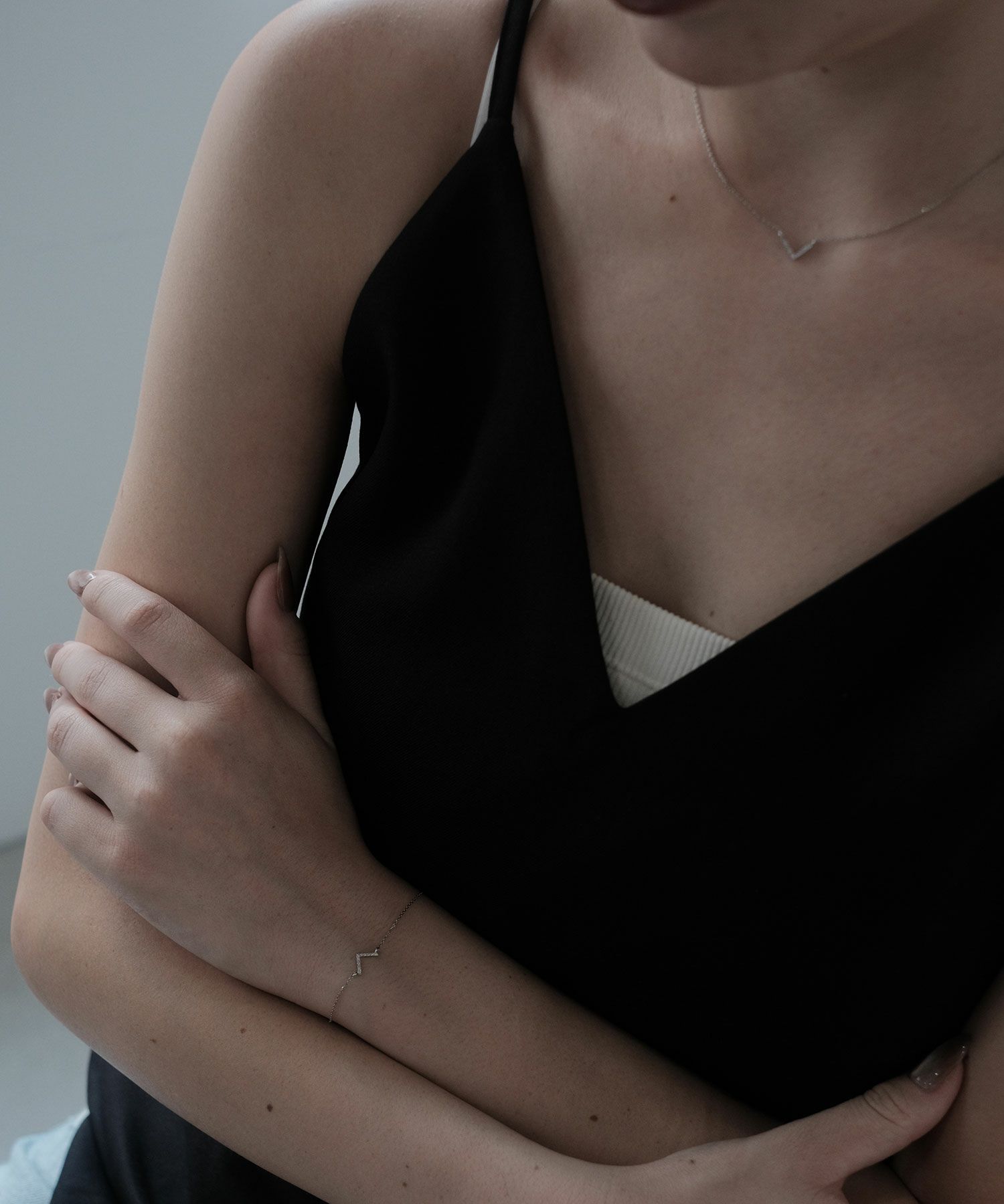 Vモチーフブレスレット