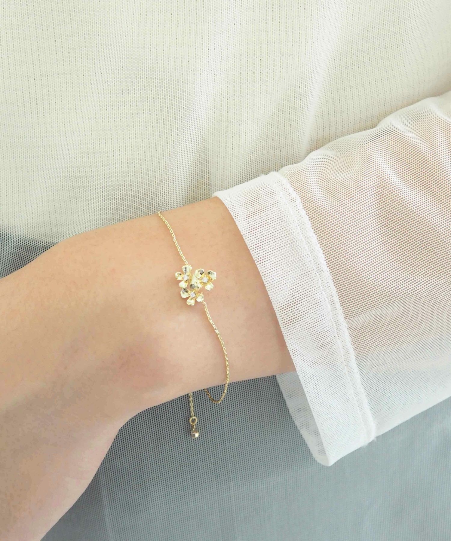 フラワーシルエットブレスレット