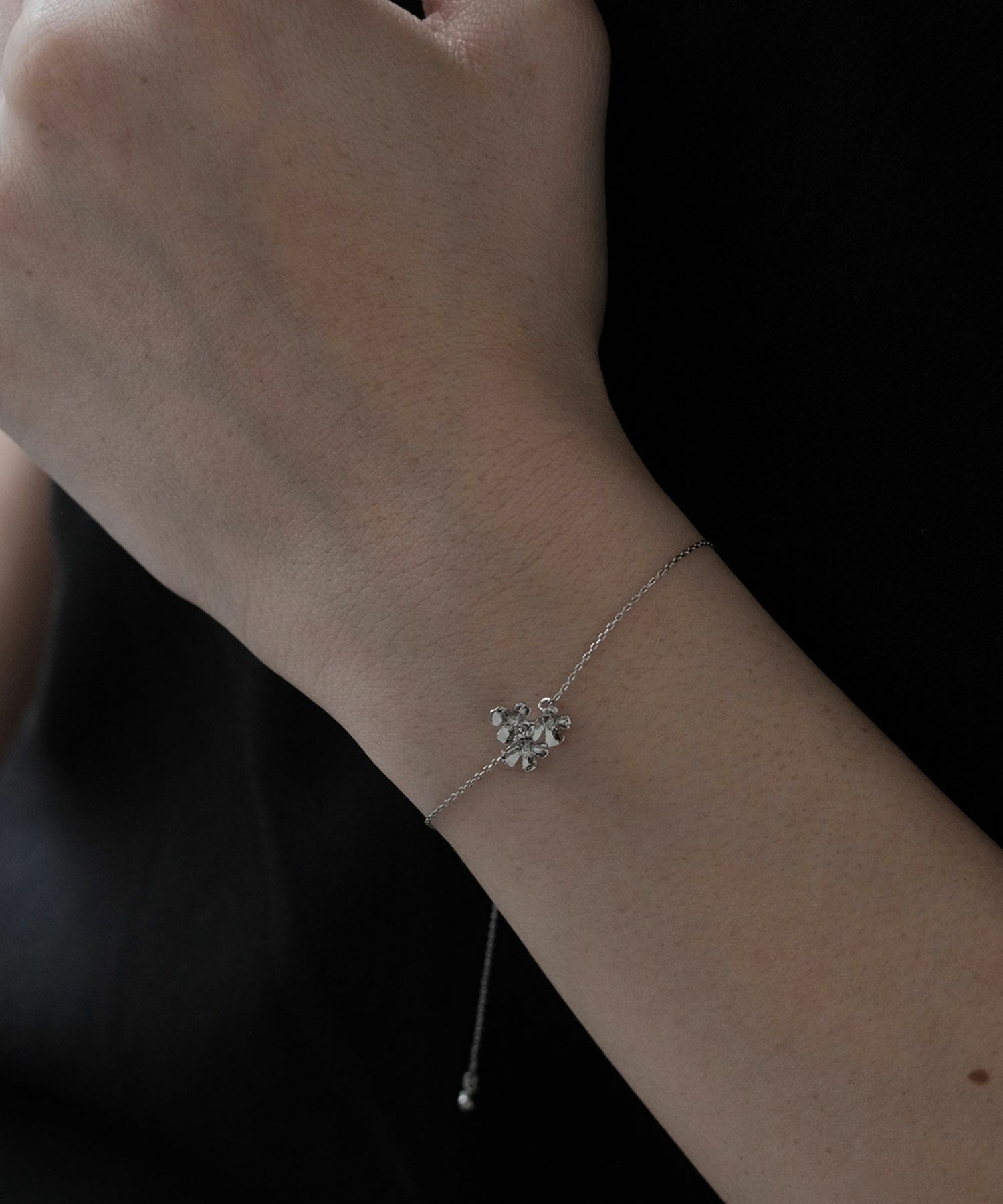 フラワーシルエットブレスレット